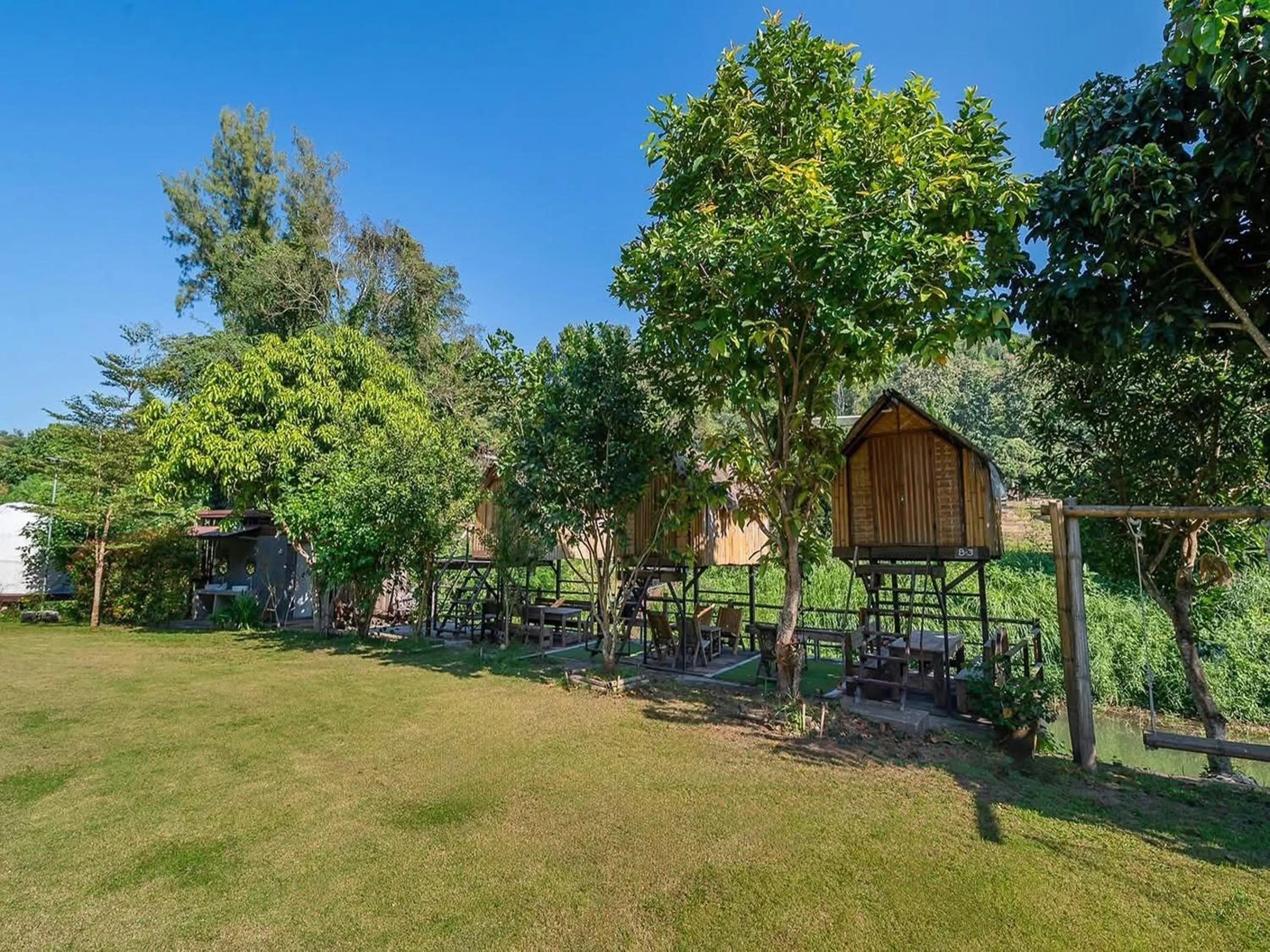 Day in Lion Cafe Resort