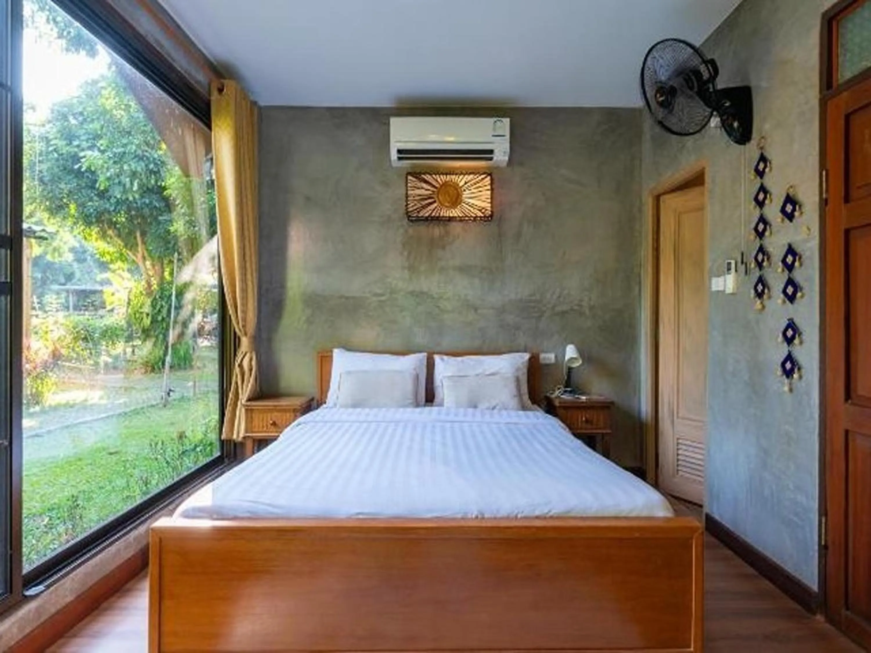 Bed in Lion Cafe Resort