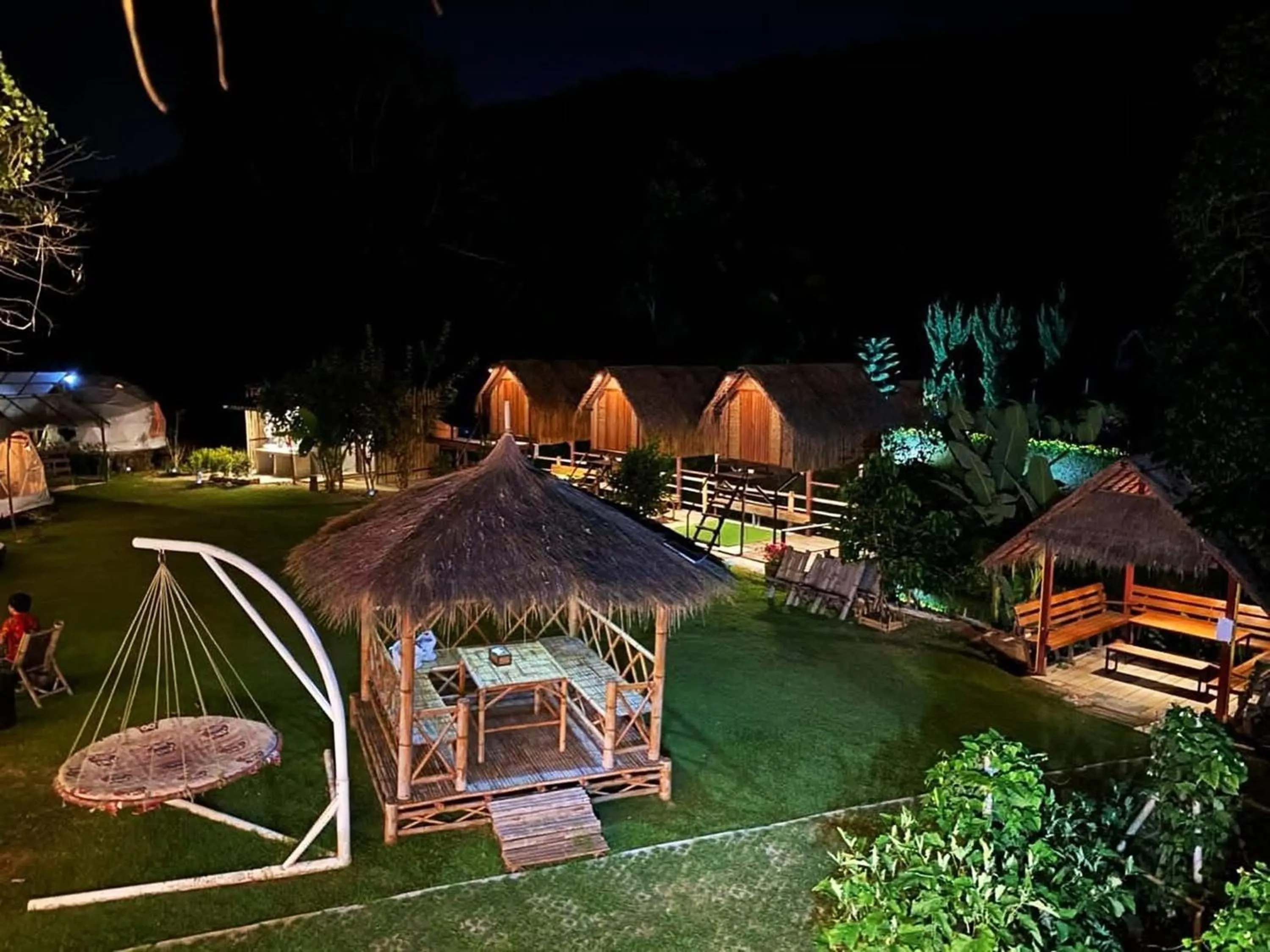 Night in Lion Cafe Resort