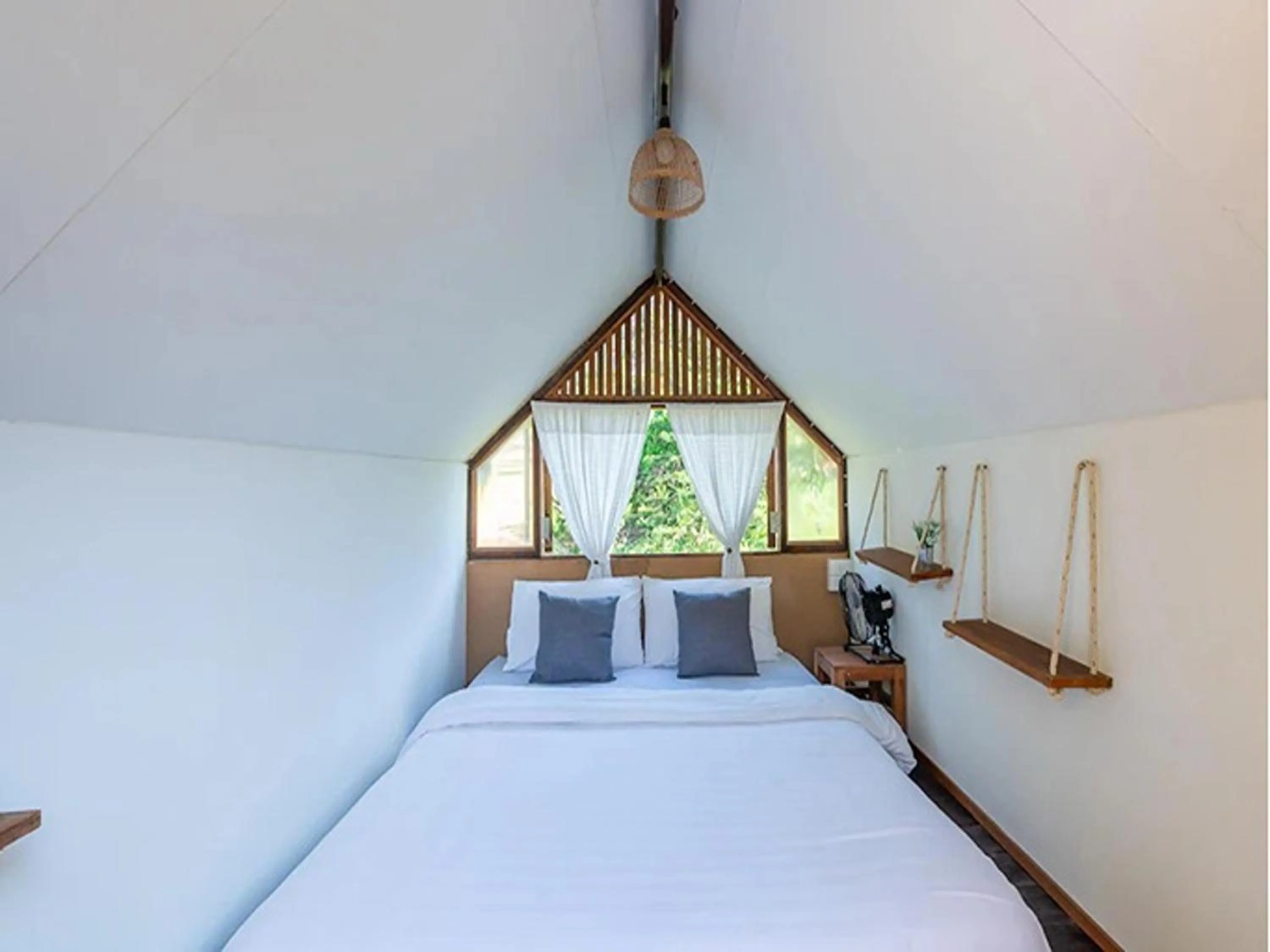 Bed in Lion Cafe Resort