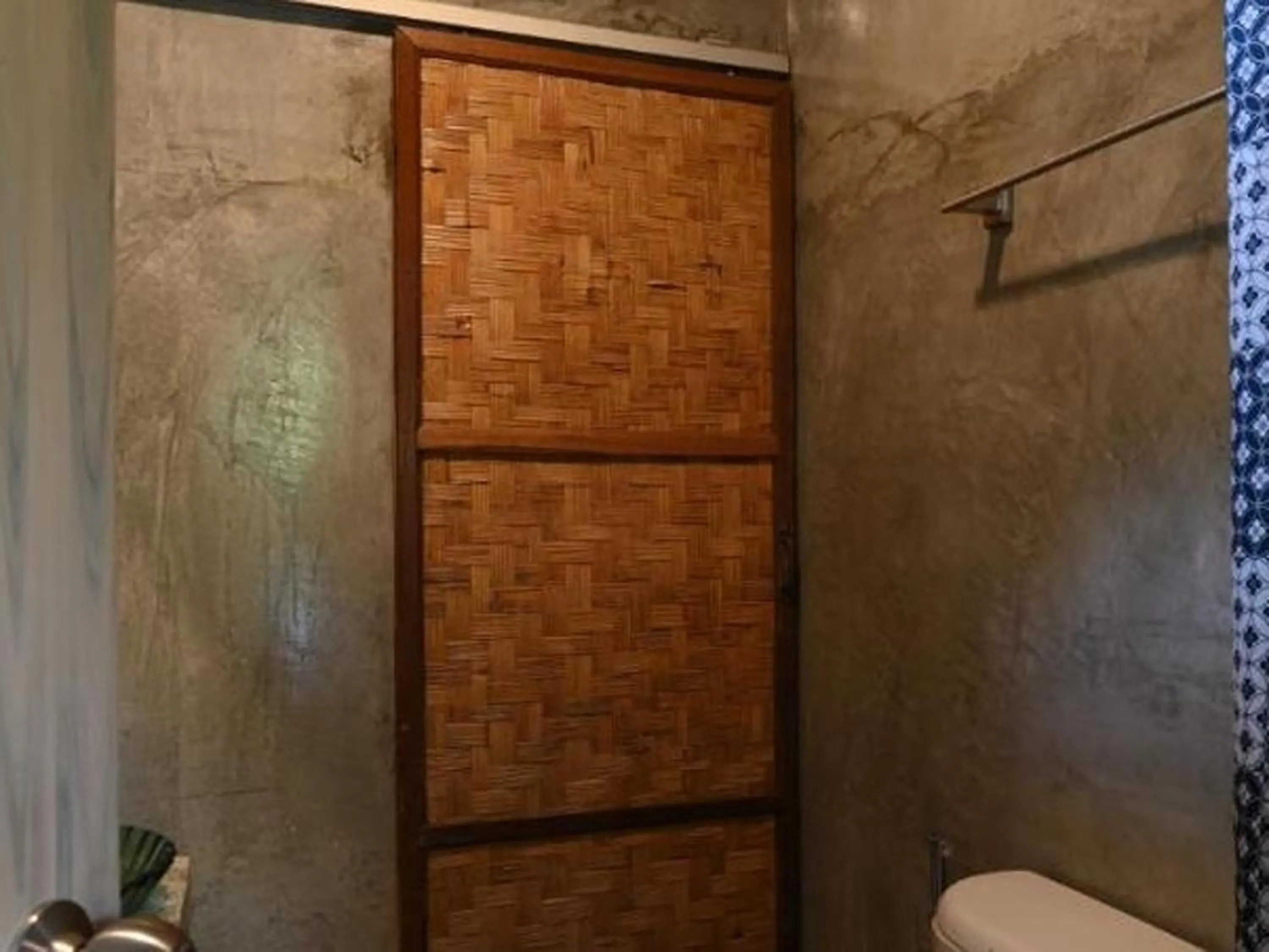 Shower in Lion Cafe Resort