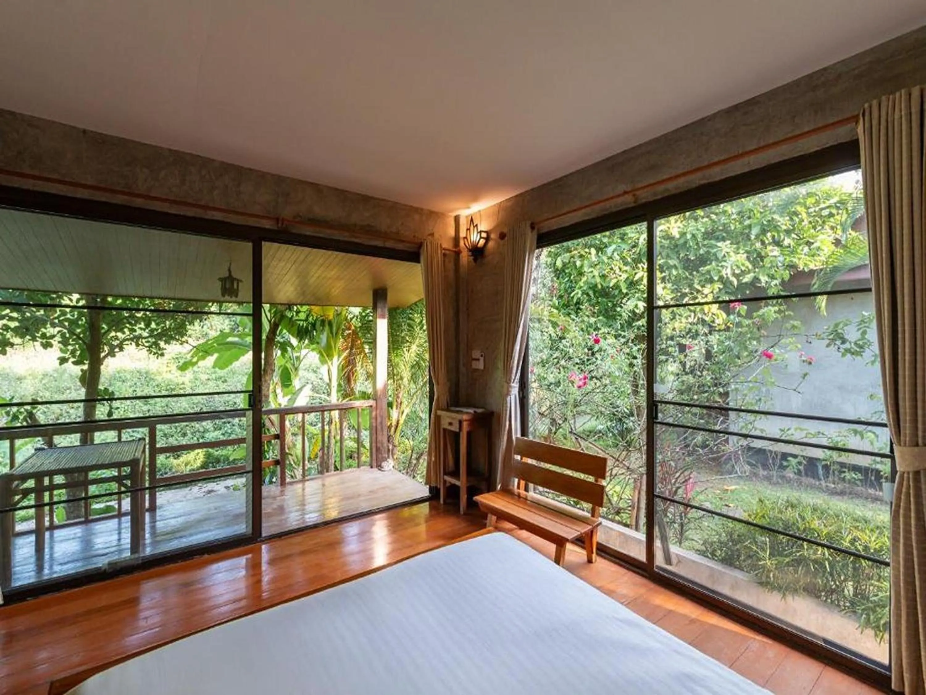 Bed in Lion Cafe Resort