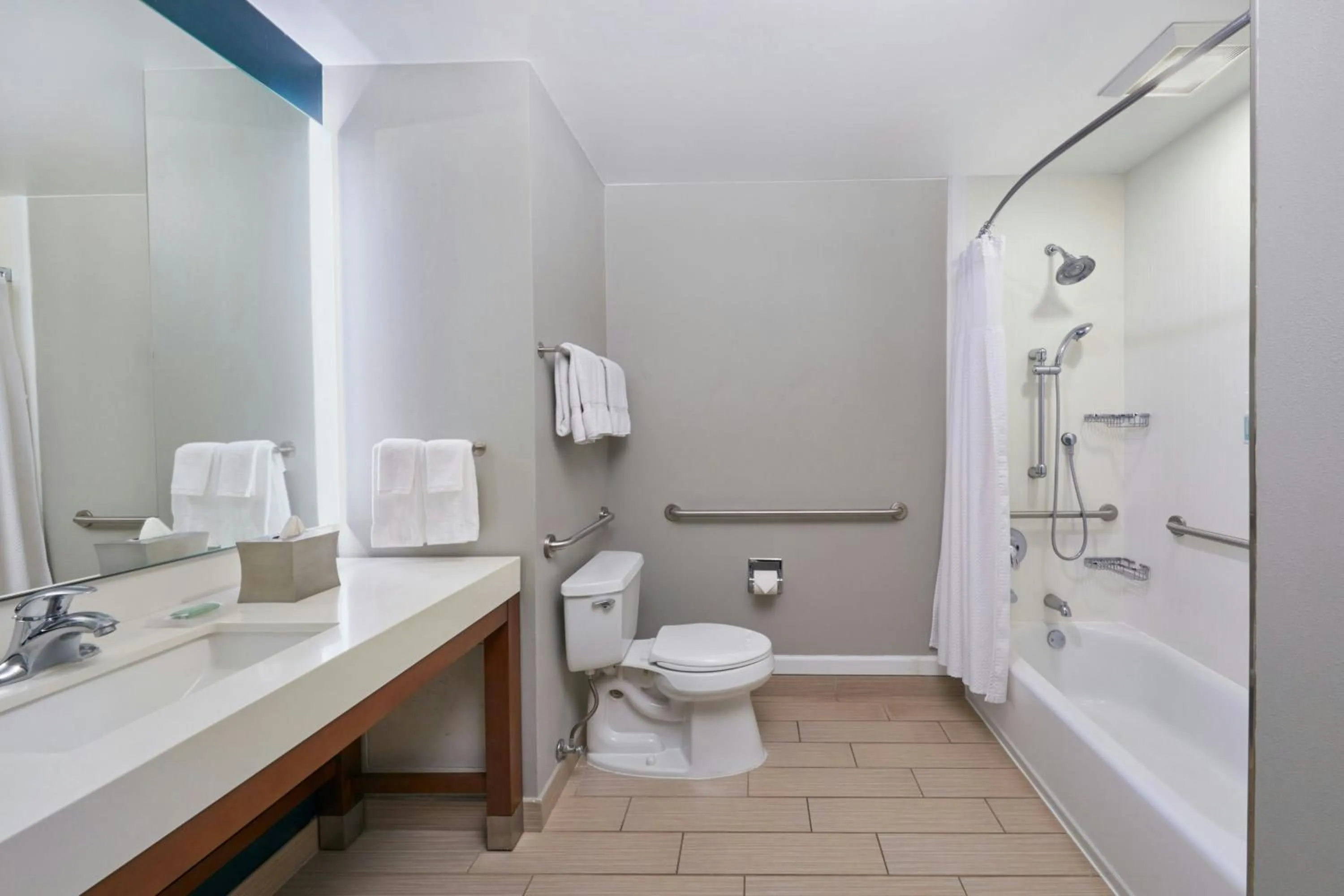 Bathroom in Courtyard by Marriott Oahu North Shore