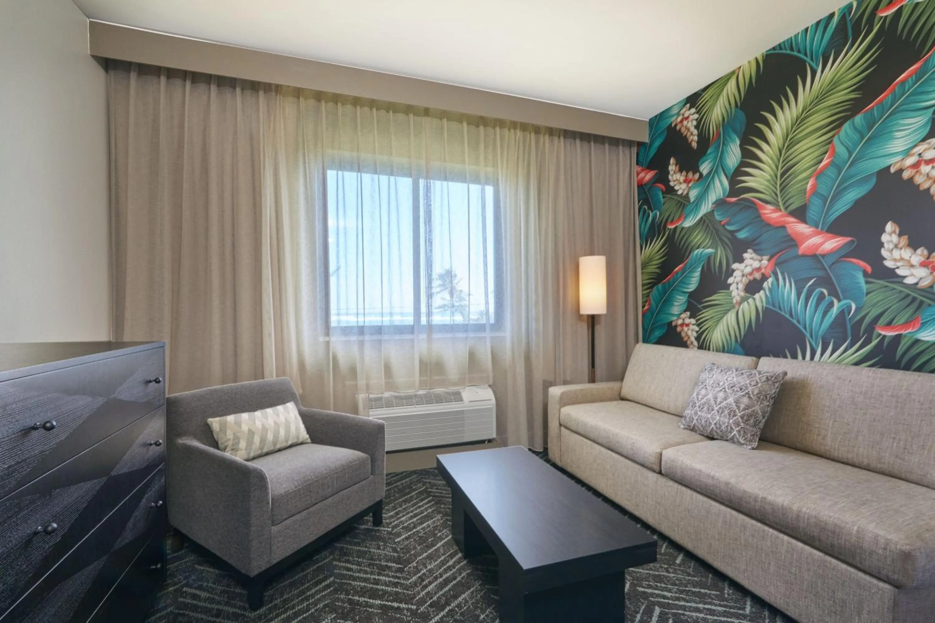 Living room in Courtyard by Marriott Oahu North Shore