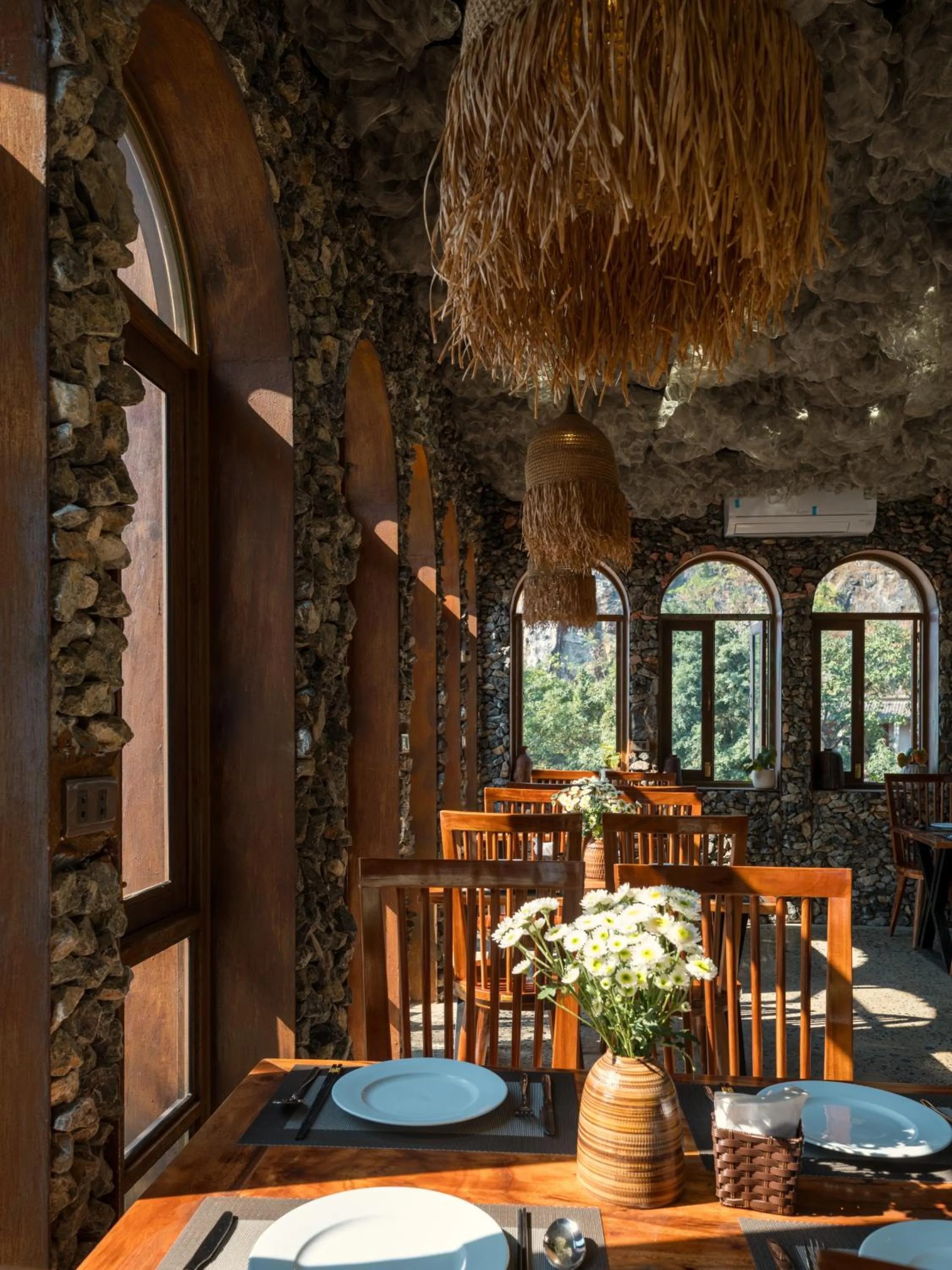 Restaurant/places to eat in Ailee Villa&Hotel TamCoc