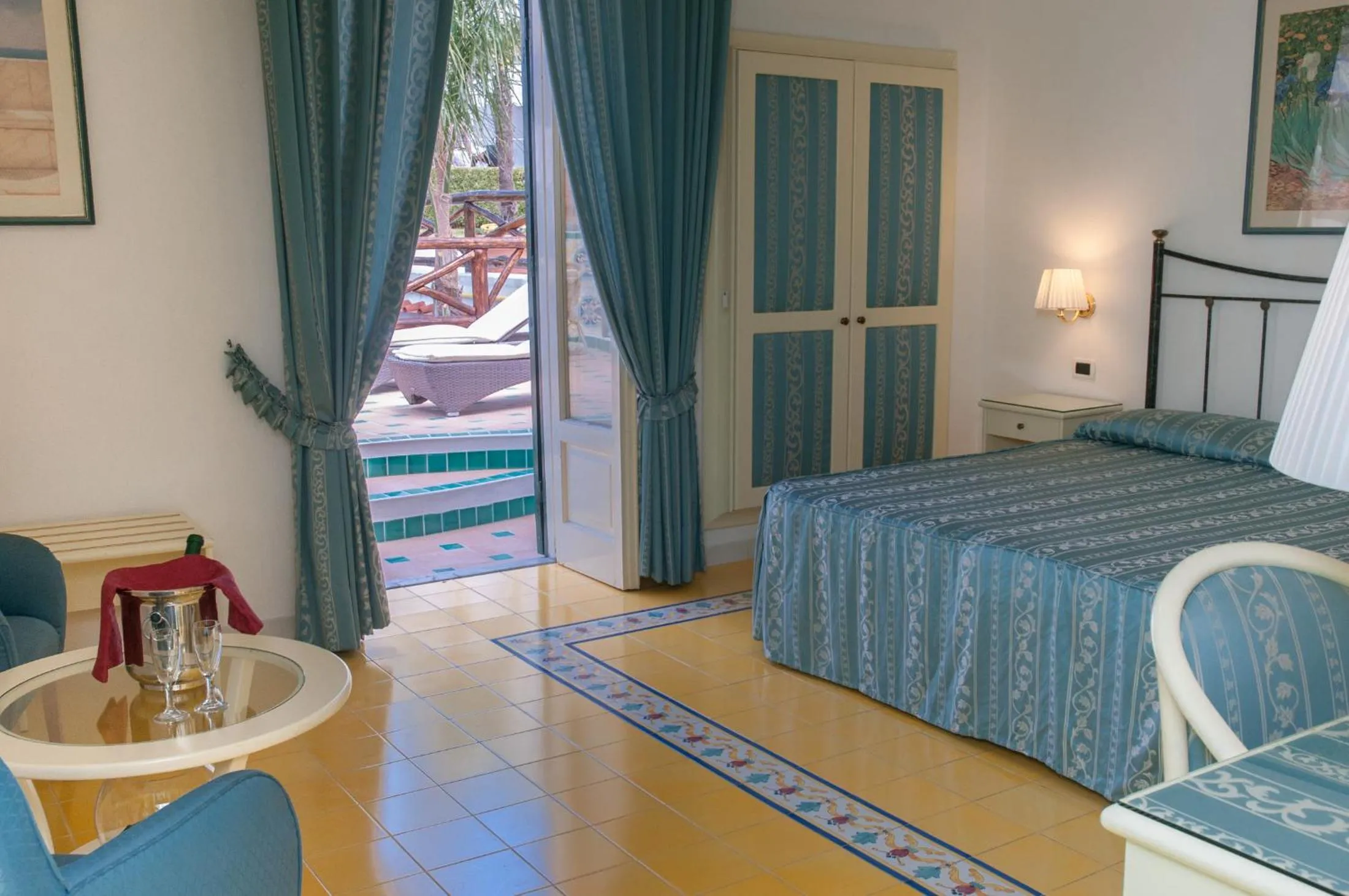 Balcony/Terrace, Bed in Hotel Villa Bianca