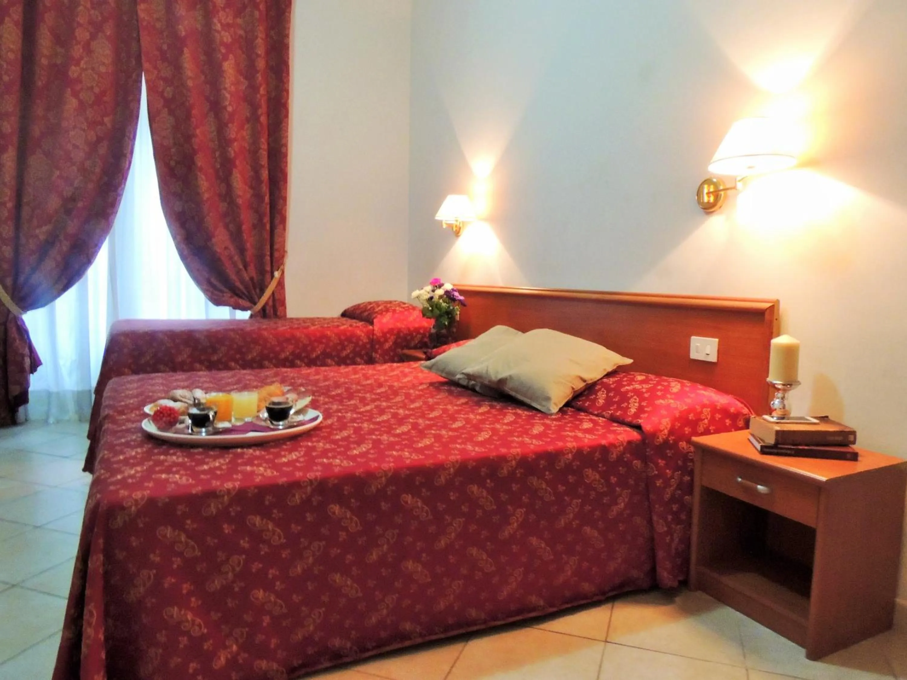 Photo of the whole room, Bed in Florida rooms - comfort Hotel