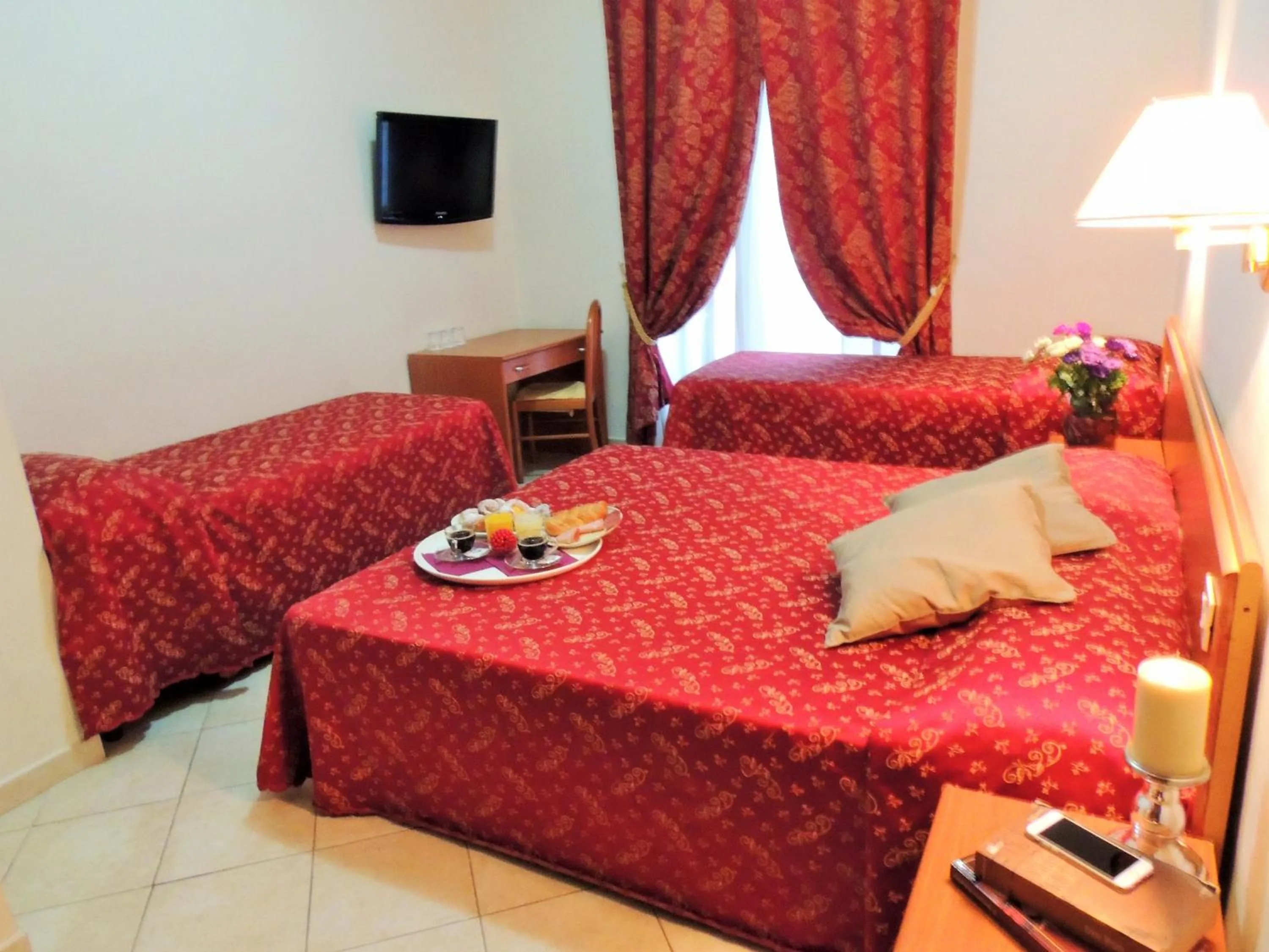 Photo of the whole room, Bed in Florida rooms - comfort Hotel