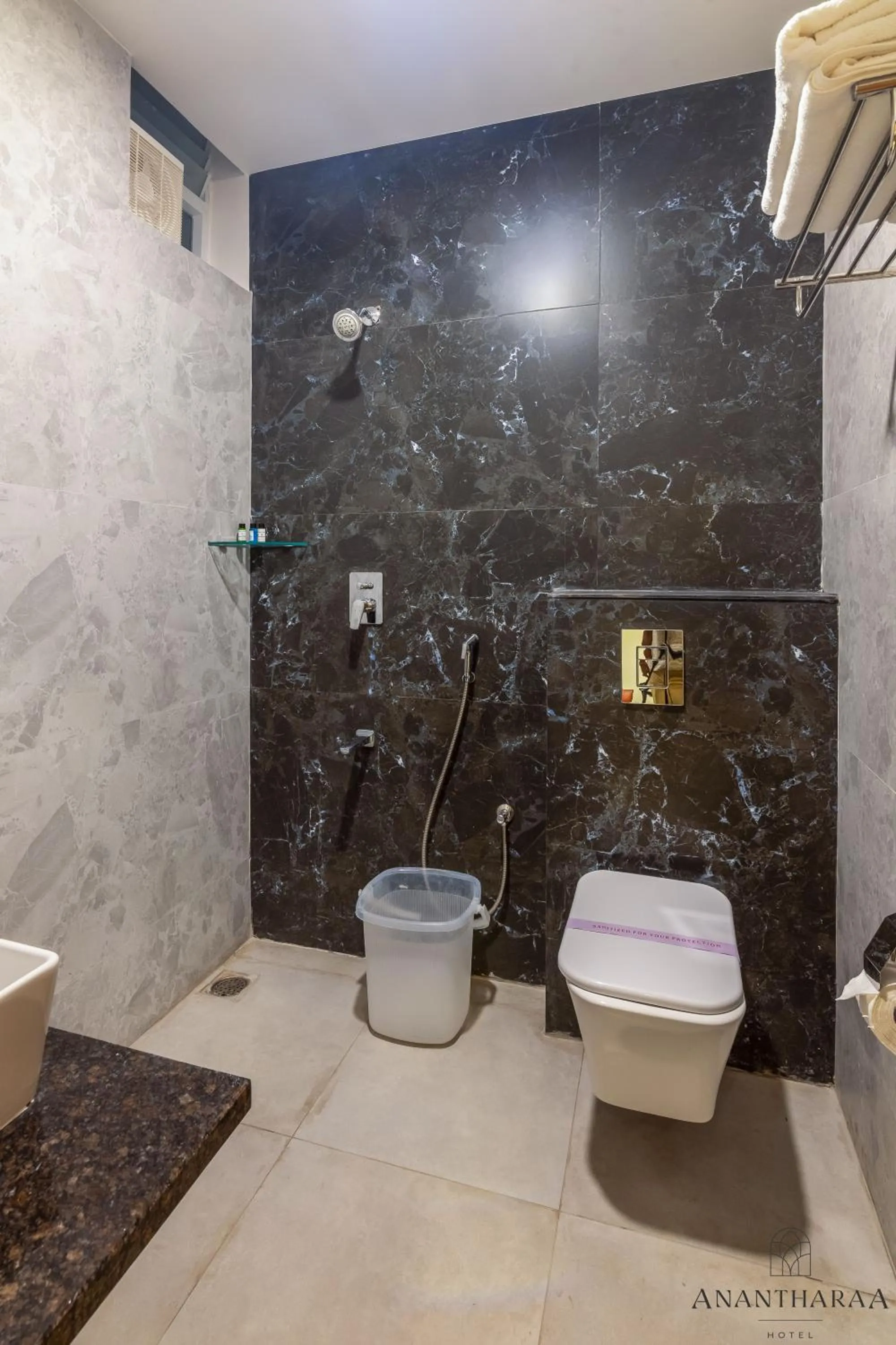 Shower in Anantharaa Hotel