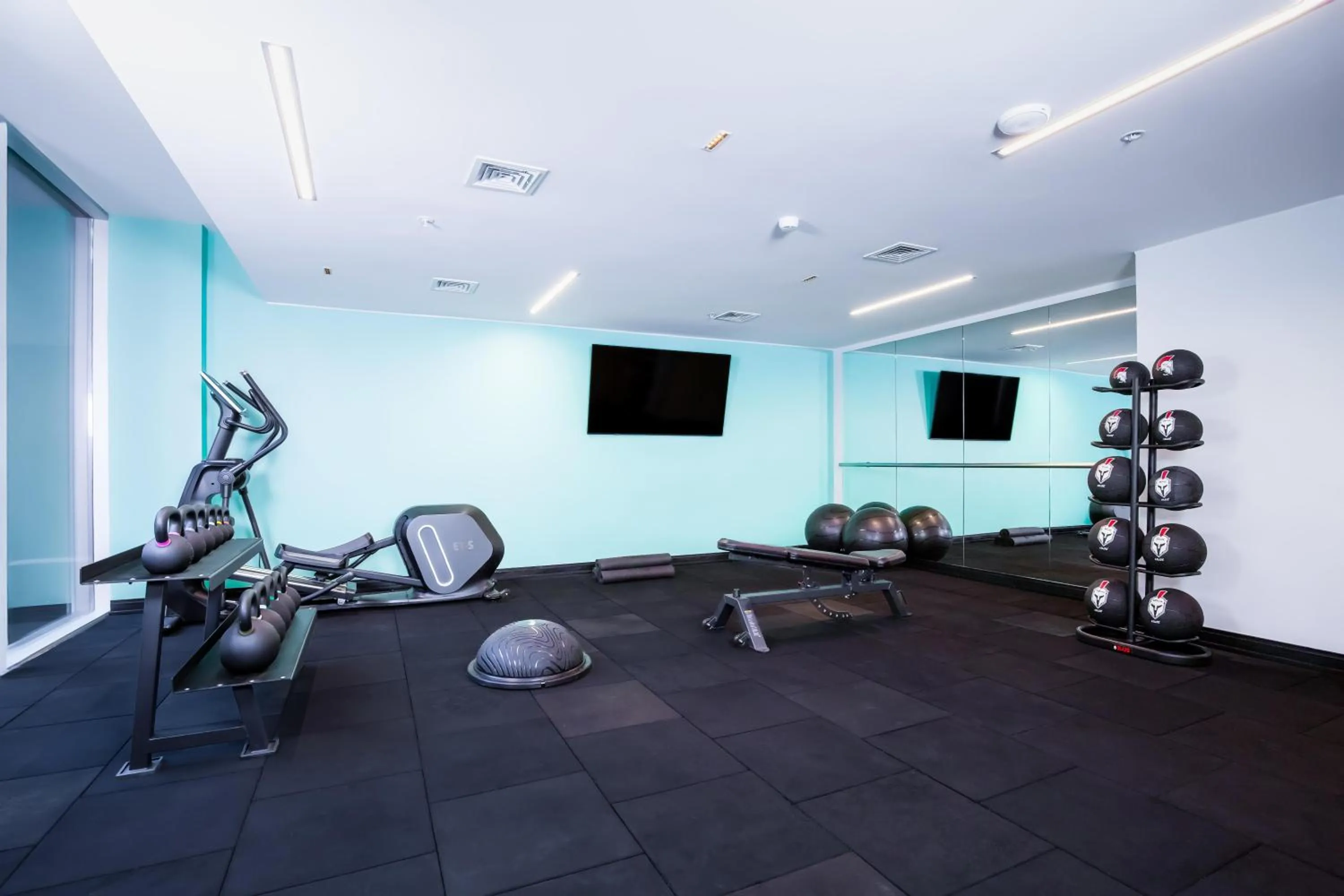Fitness centre/facilities in Tru By Hilton Chillan Ferrat