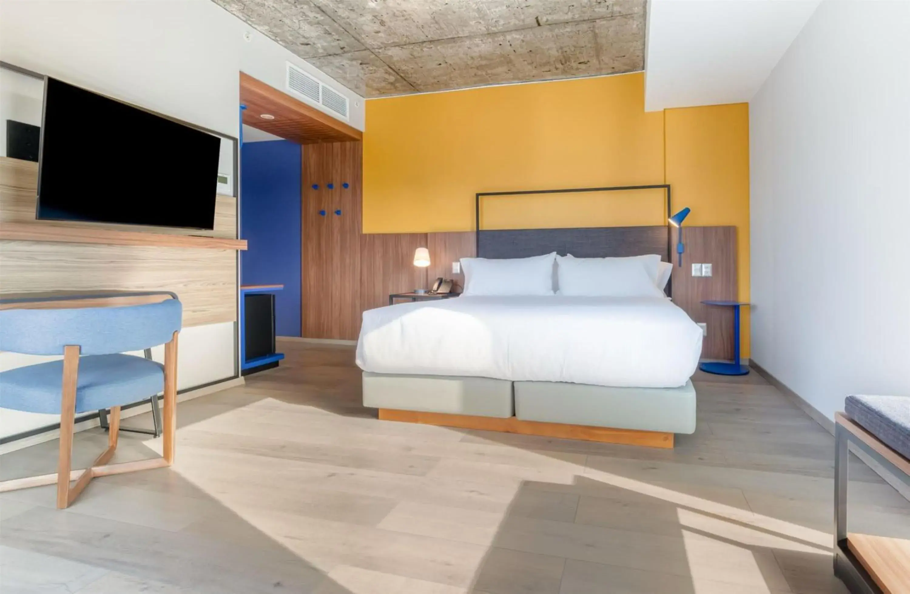 Queen Room in Tru By Hilton Chillan Ferrat Queen Room in Tru By Hilton Chillan Ferrat