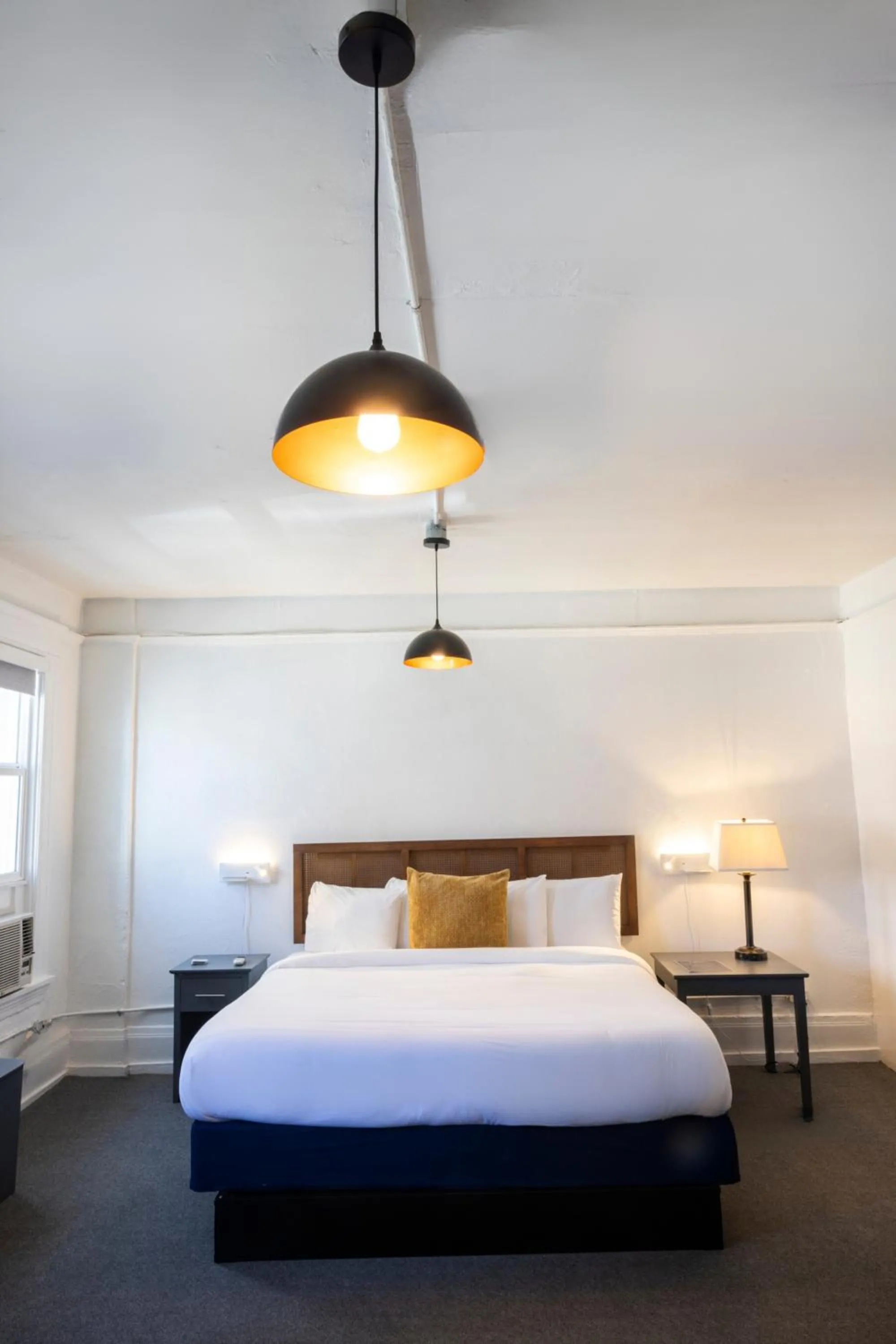 Seating area, Bed in American Hotel