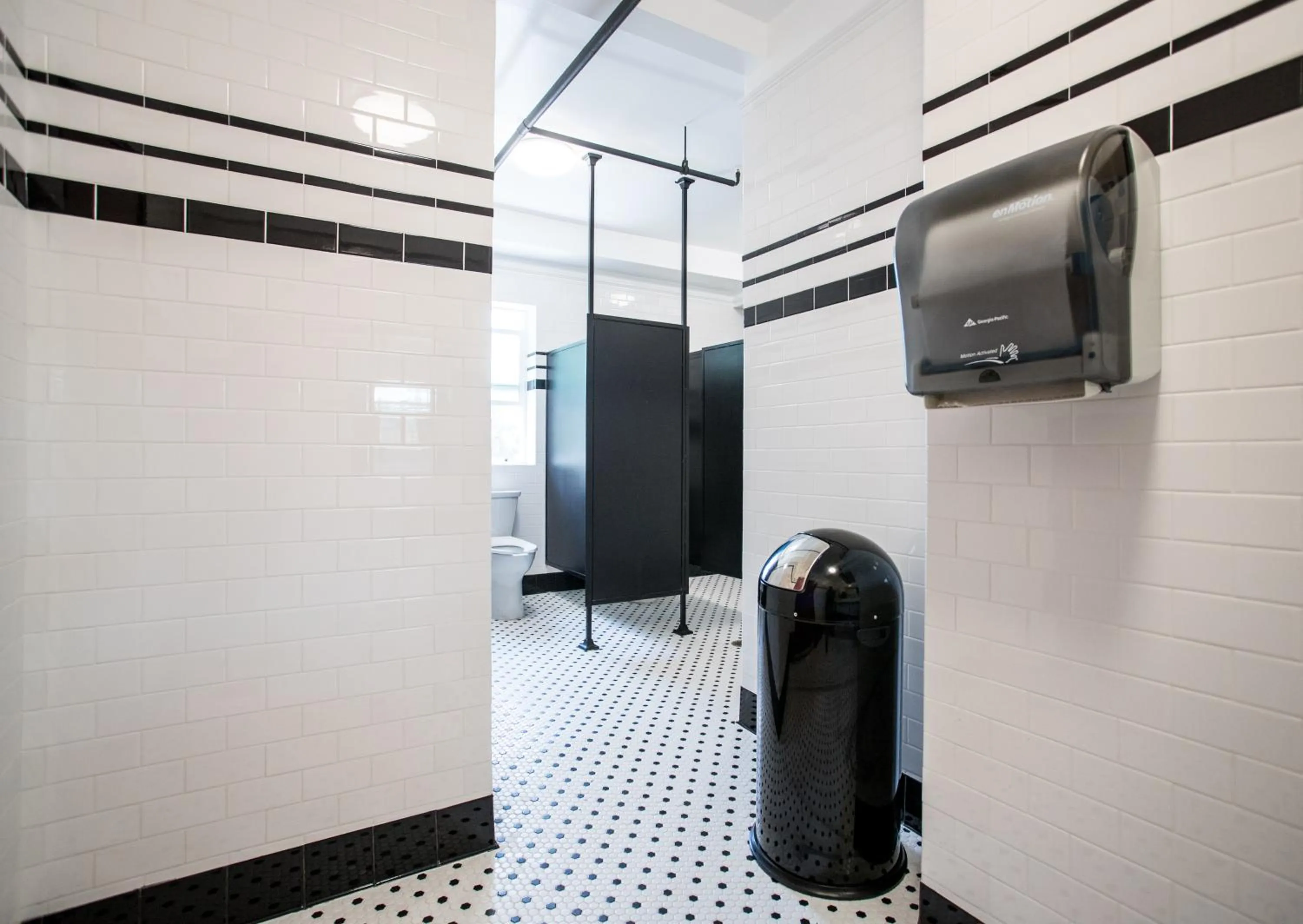 Shower in American Hotel