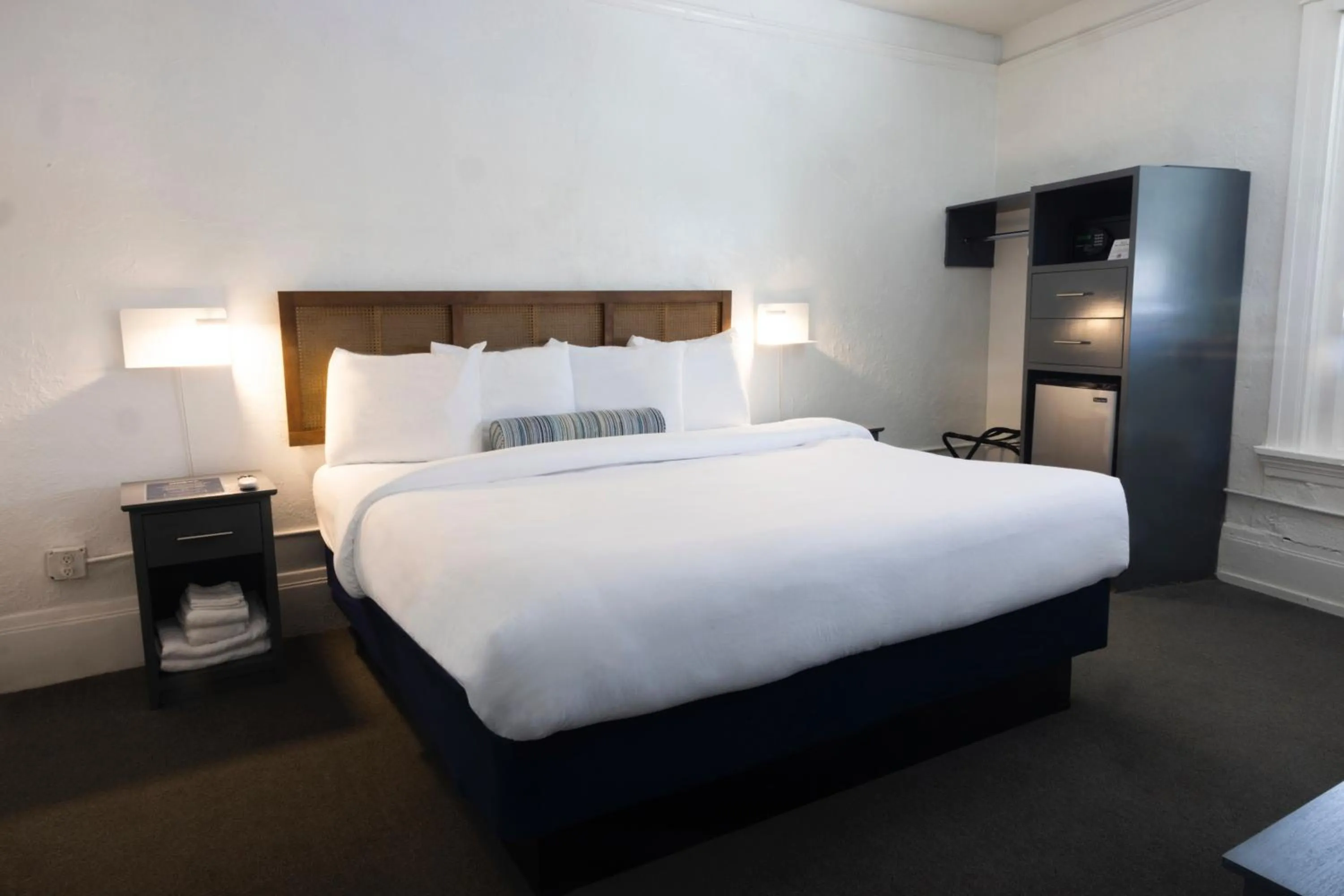 TV and multimedia, Bed in American Hotel