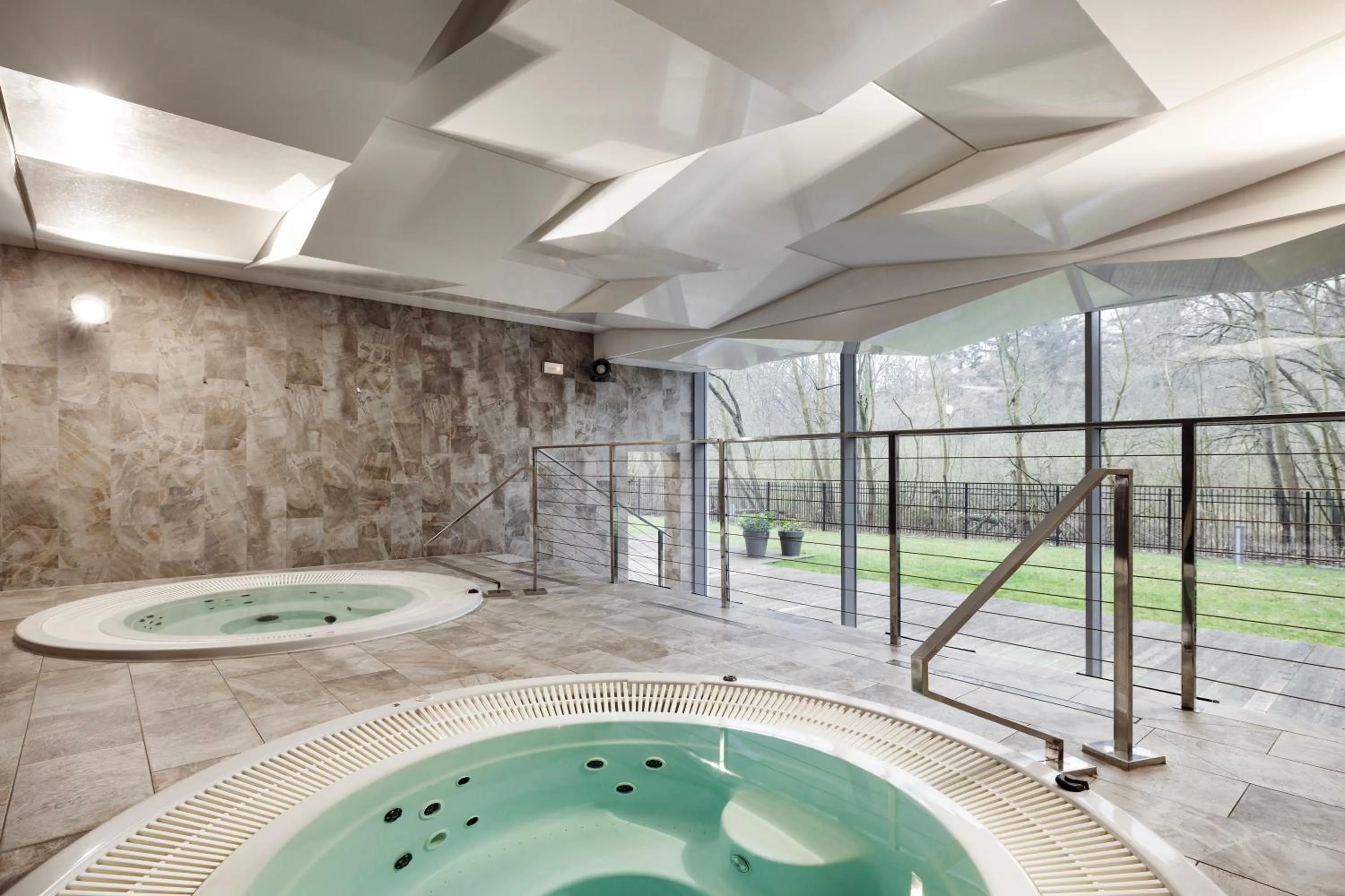 Hot Tub in Diune Resort by Zdrojowa