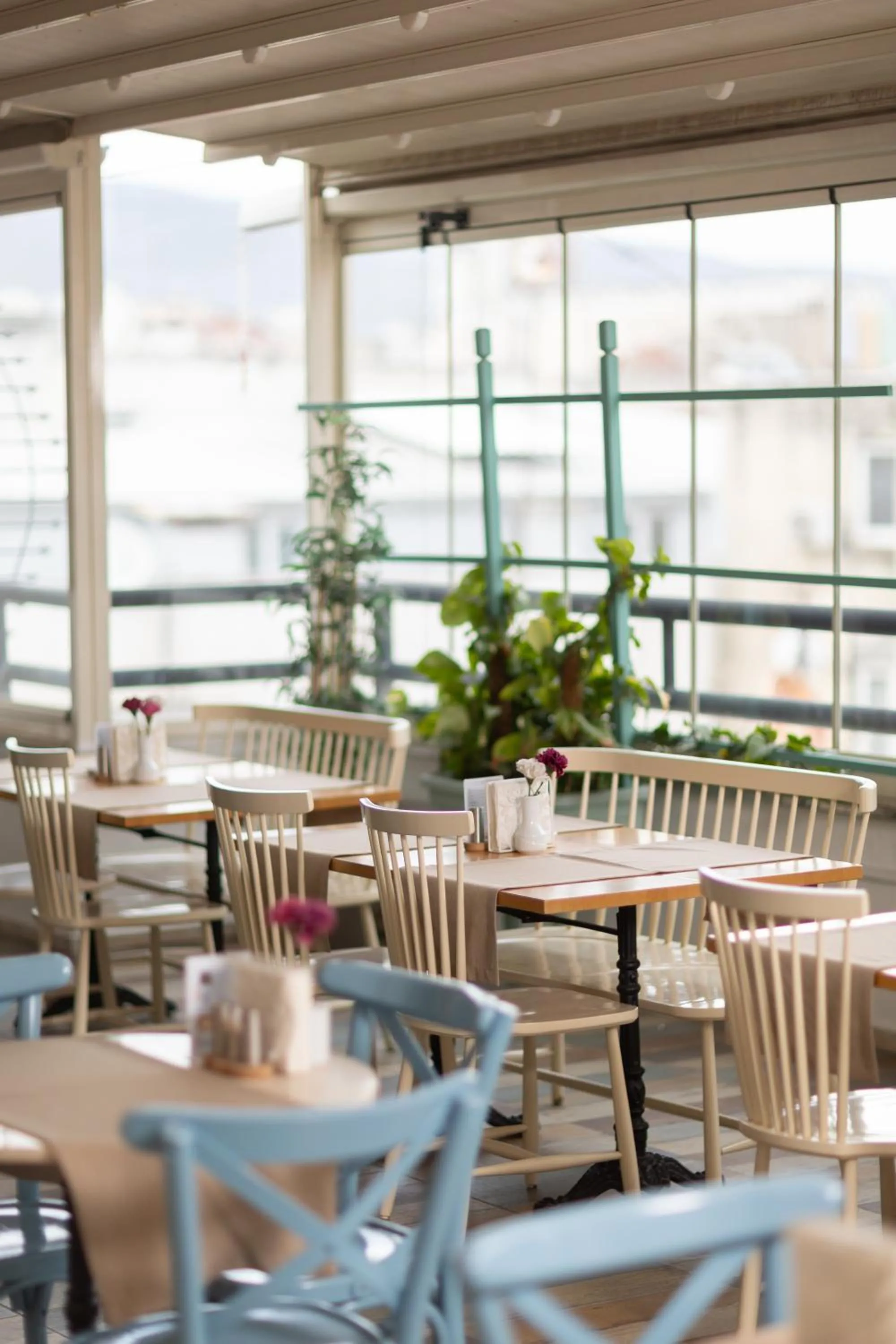 Restaurant/places to eat in MB City Hotel