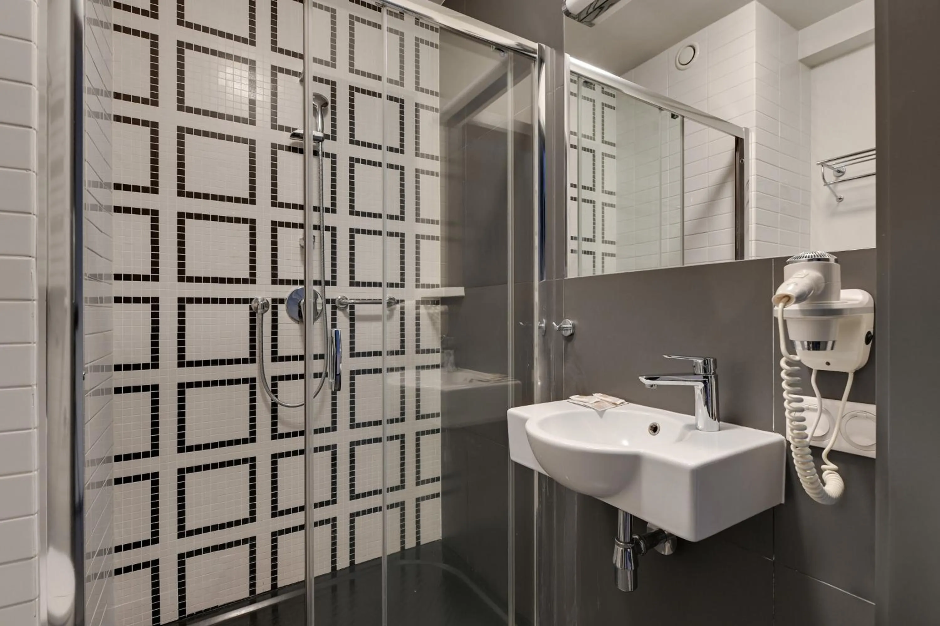 Bathroom in So Stay Bed & Breakfast - Self Check-in