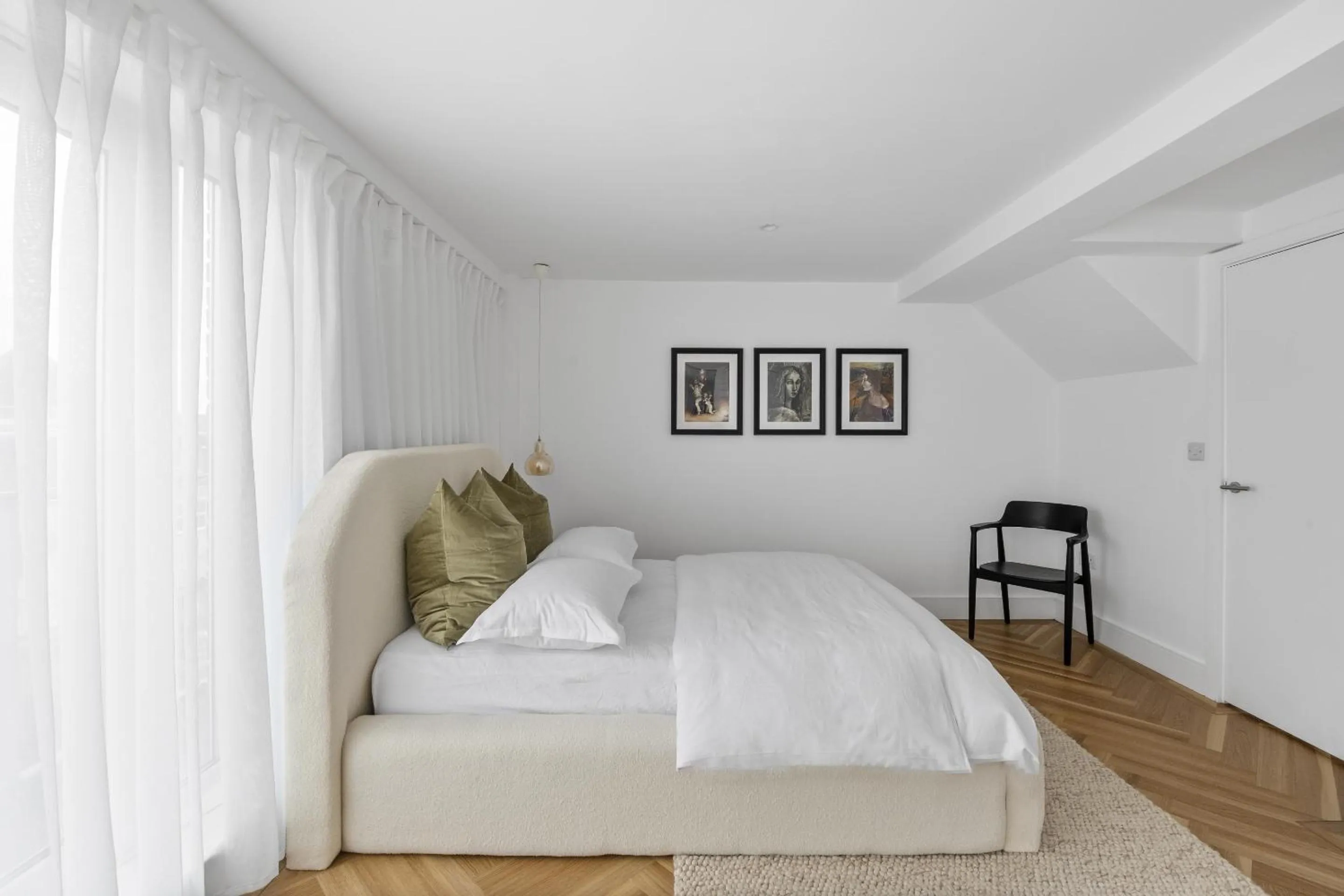 Bedroom, Bed in Navigation Yard