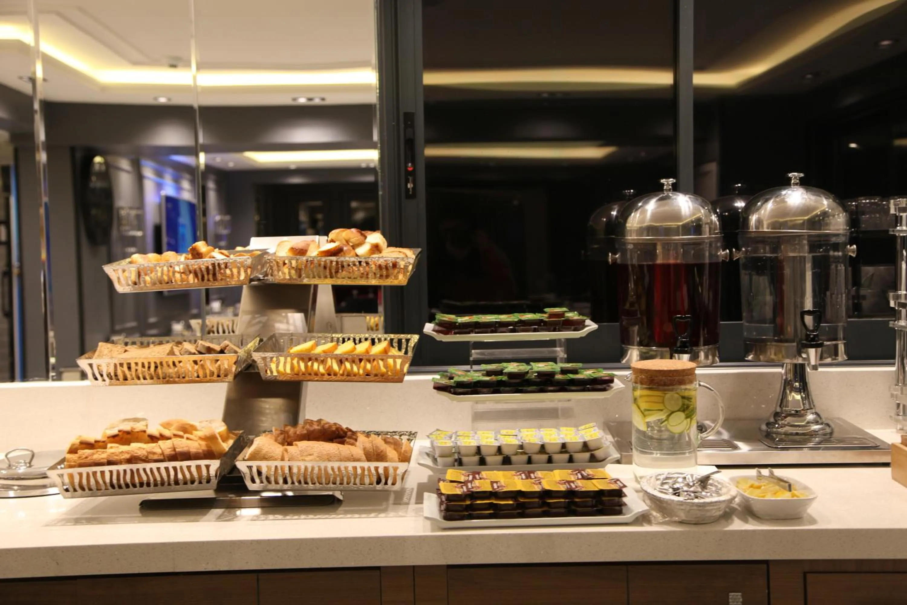 Restaurant/places to eat in Fimka Hotel