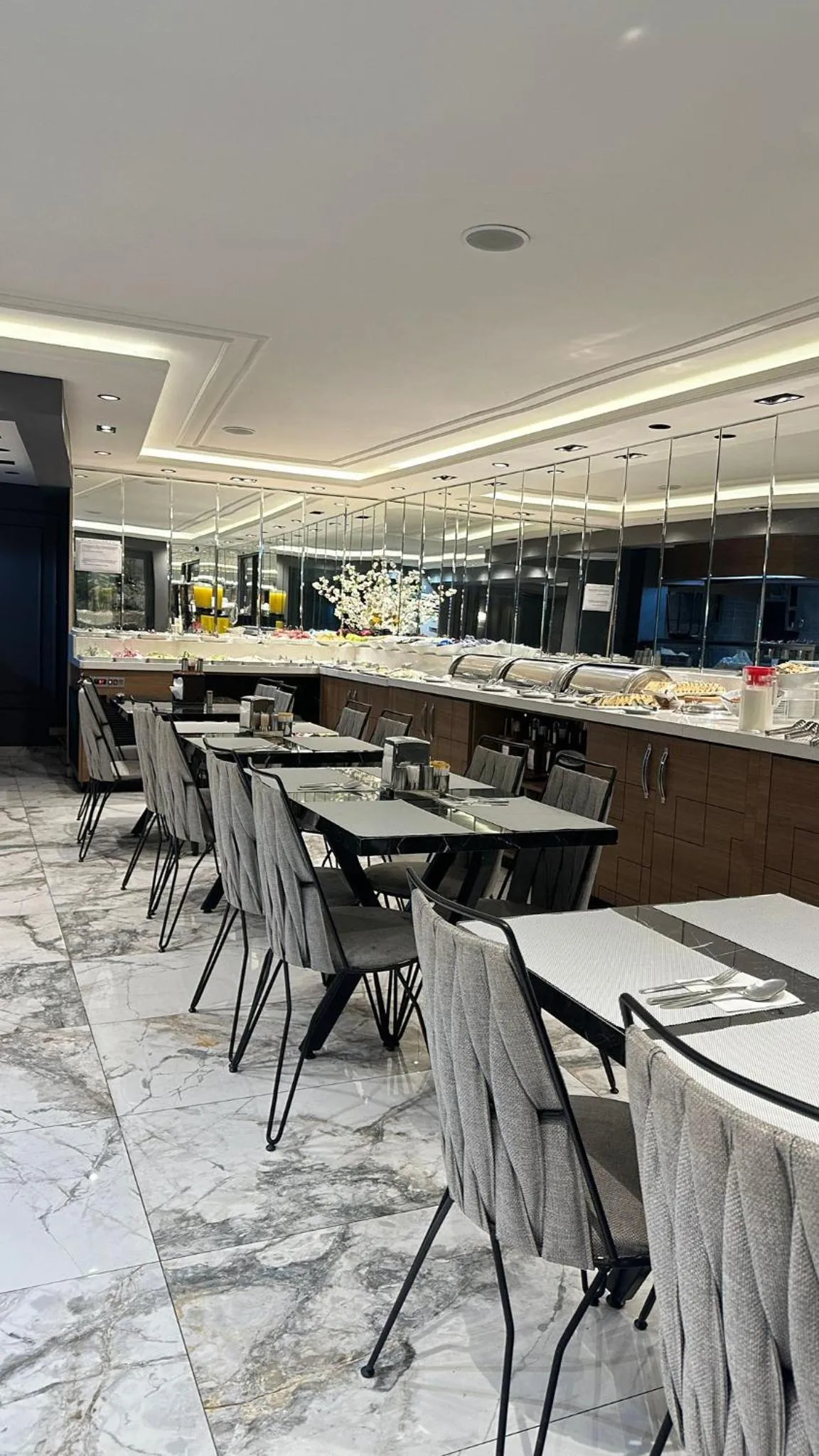 Restaurant/places to eat in Fimka Hotel