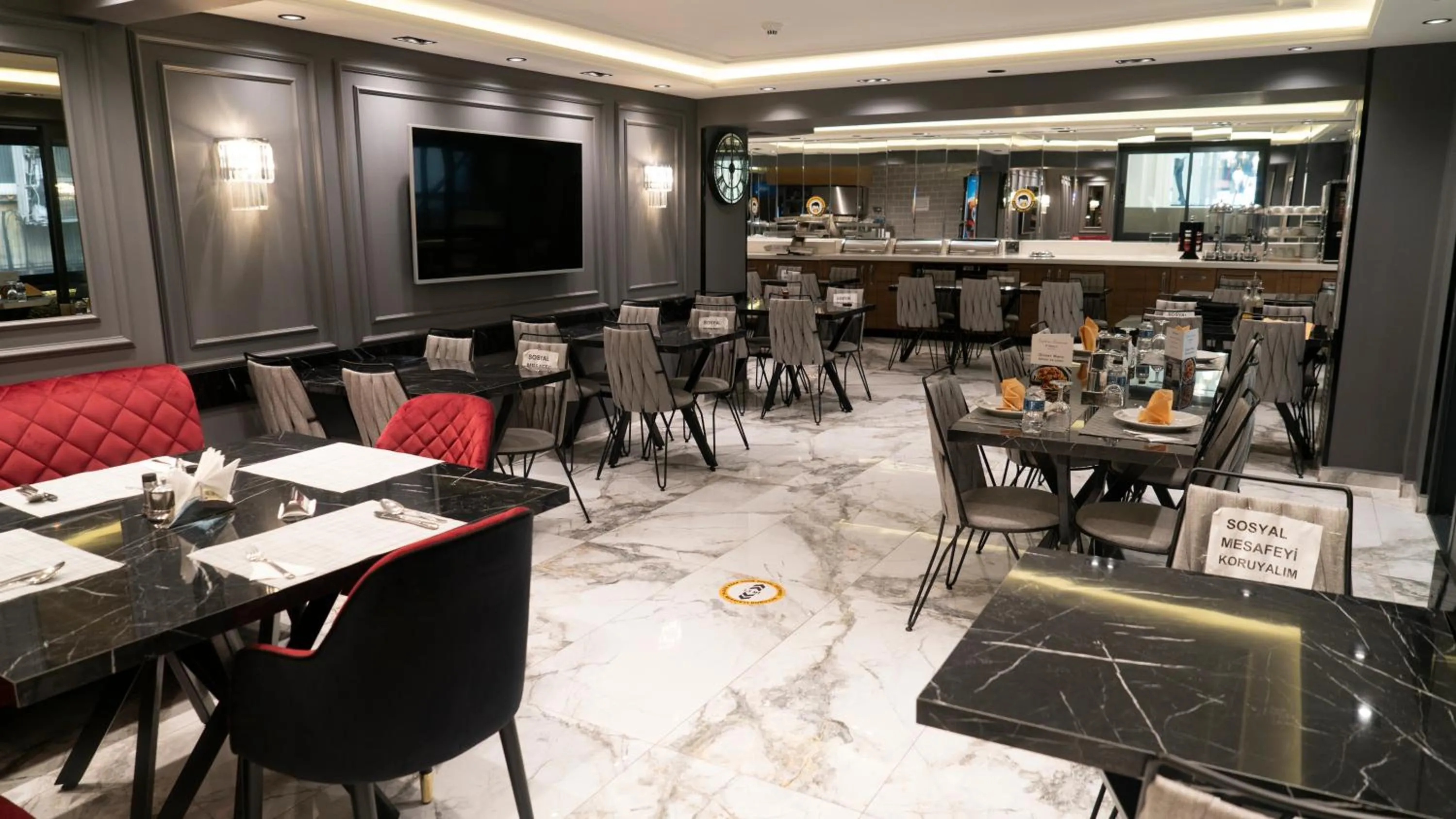 Restaurant/places to eat in Fimka Hotel