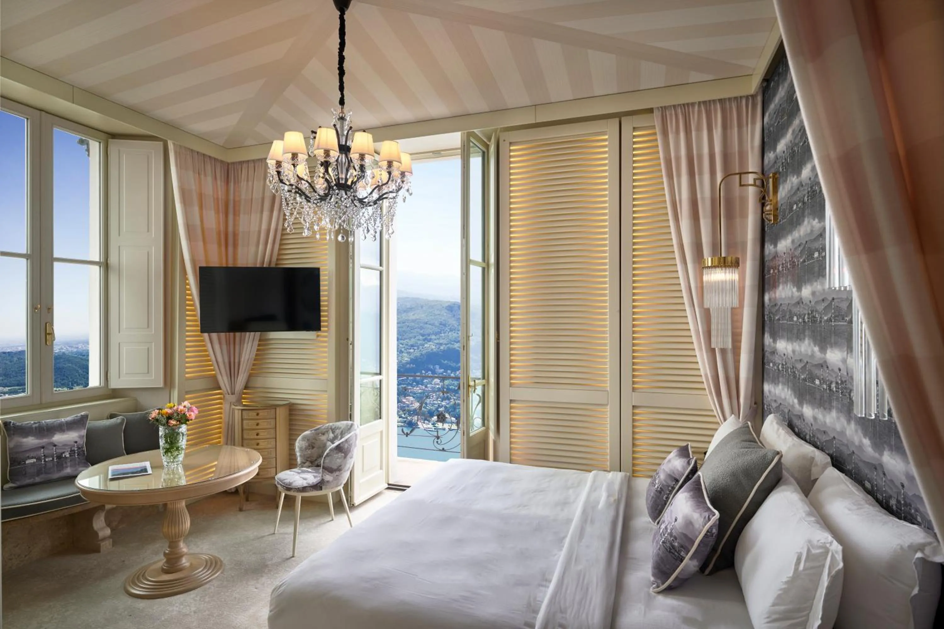 King Room with Lake View in Nuvole Garden Hotel