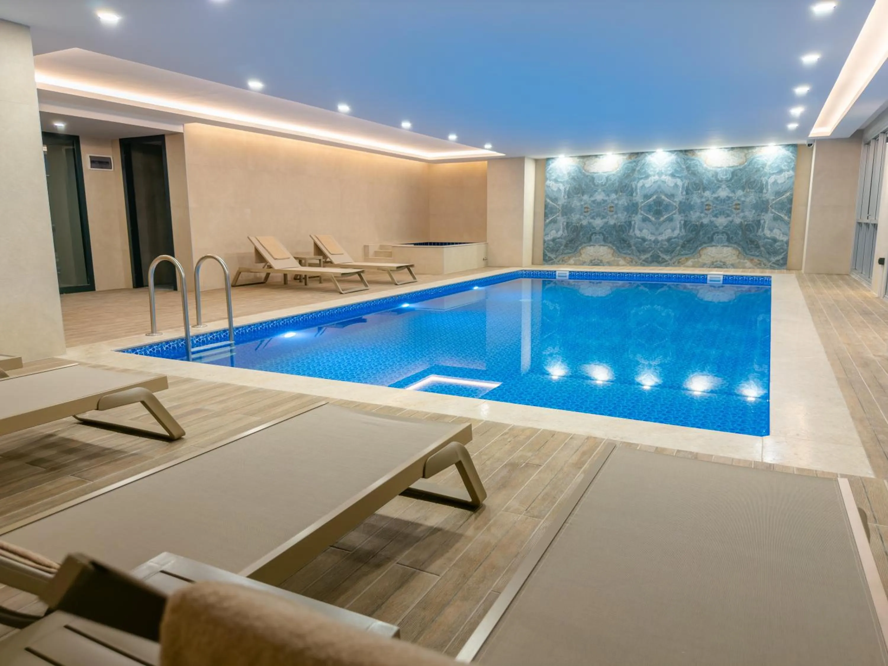 Swimming pool in Dedeman Adana