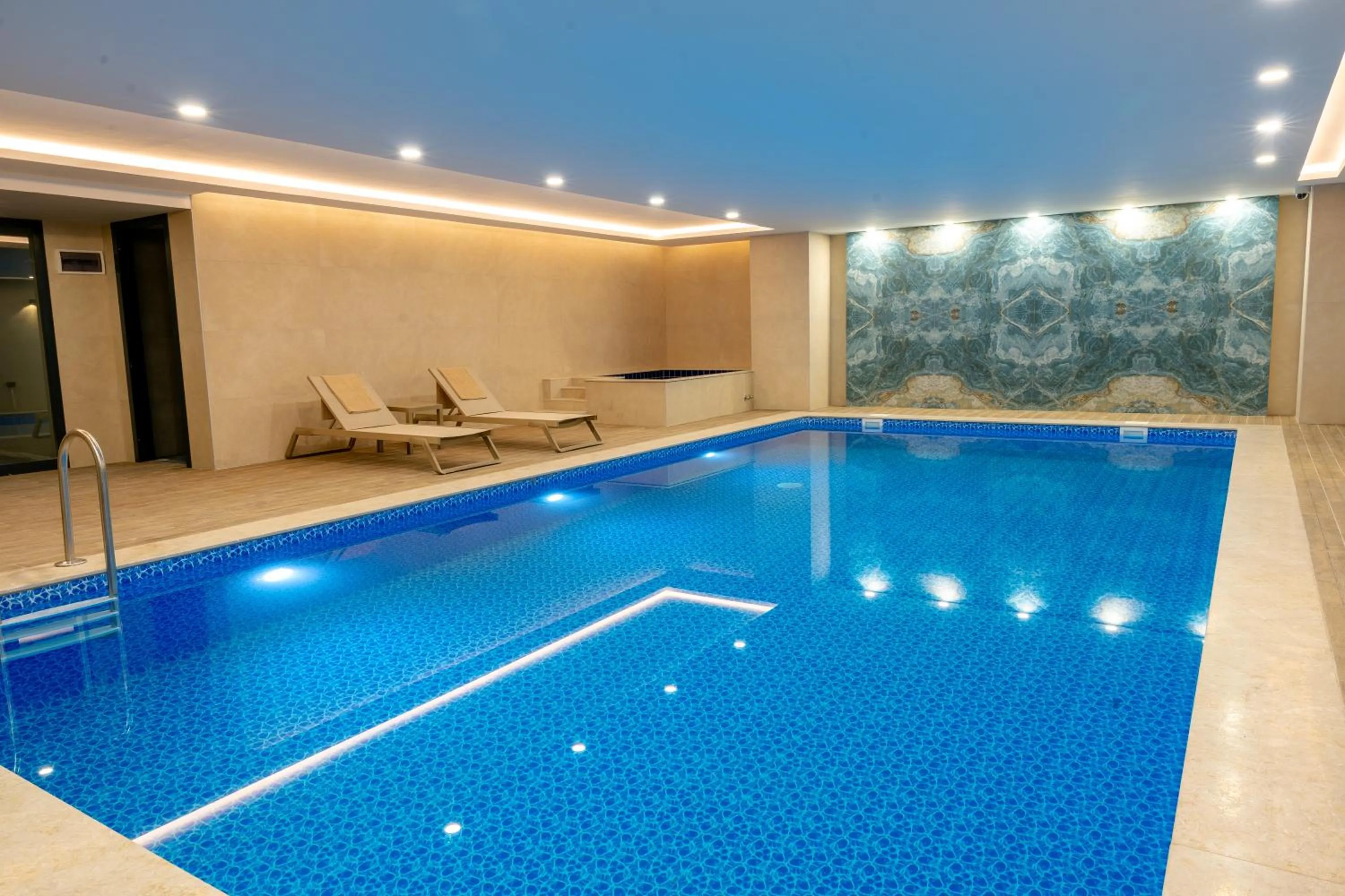 Swimming pool in Dedeman Adana