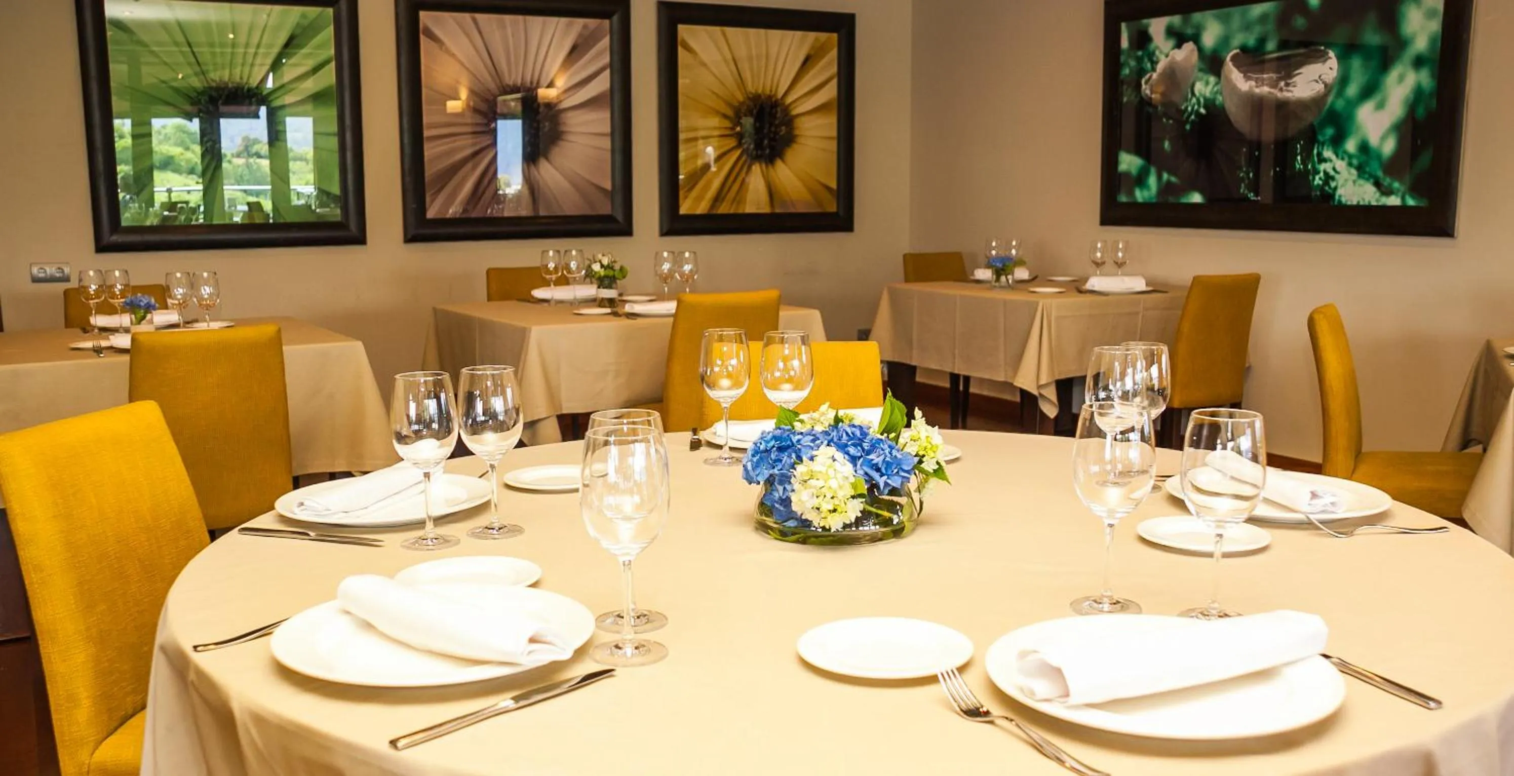 Restaurant/places to eat in Hosteria de Torazo Nature Hotel & Spa