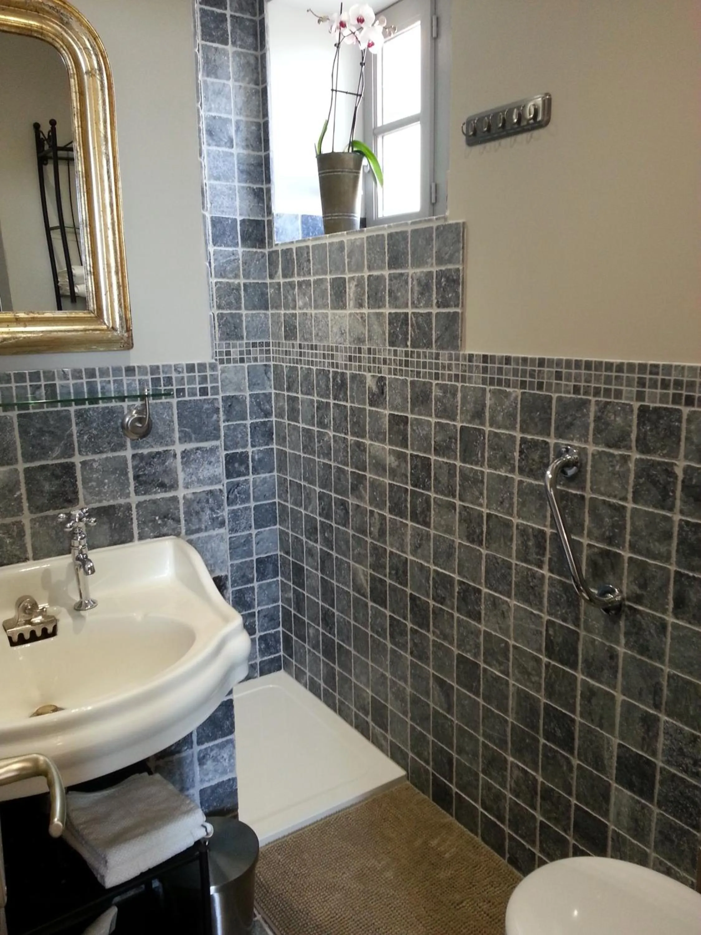 Bathroom in Relais St Jacques - Roanne