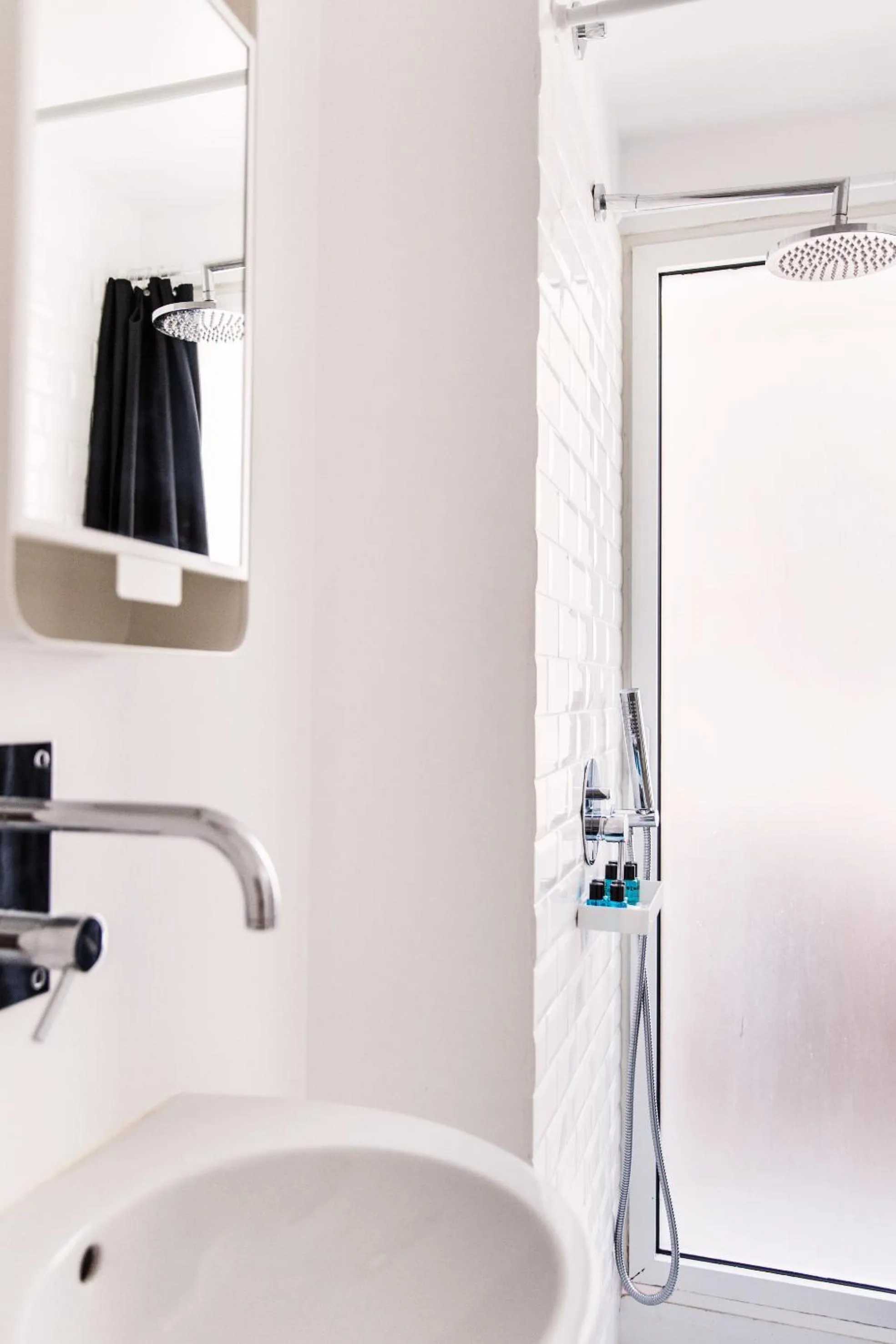 Bathroom in Santa Bica Eat Drink & Sleep