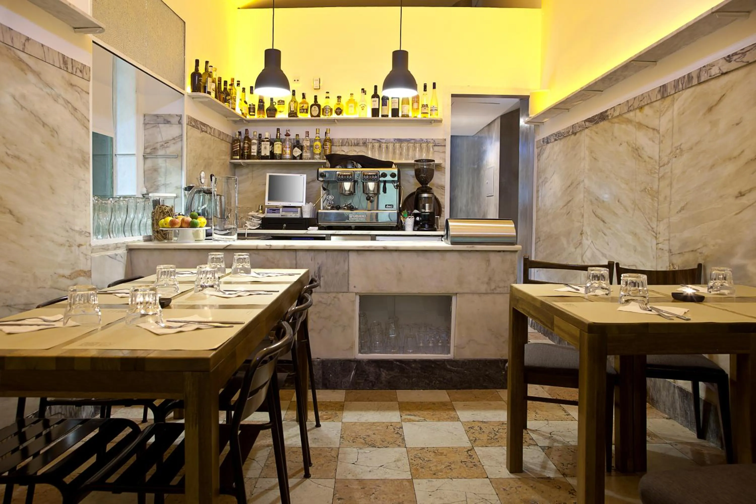 Restaurant/places to eat in Santa Bica Eat Drink & Sleep