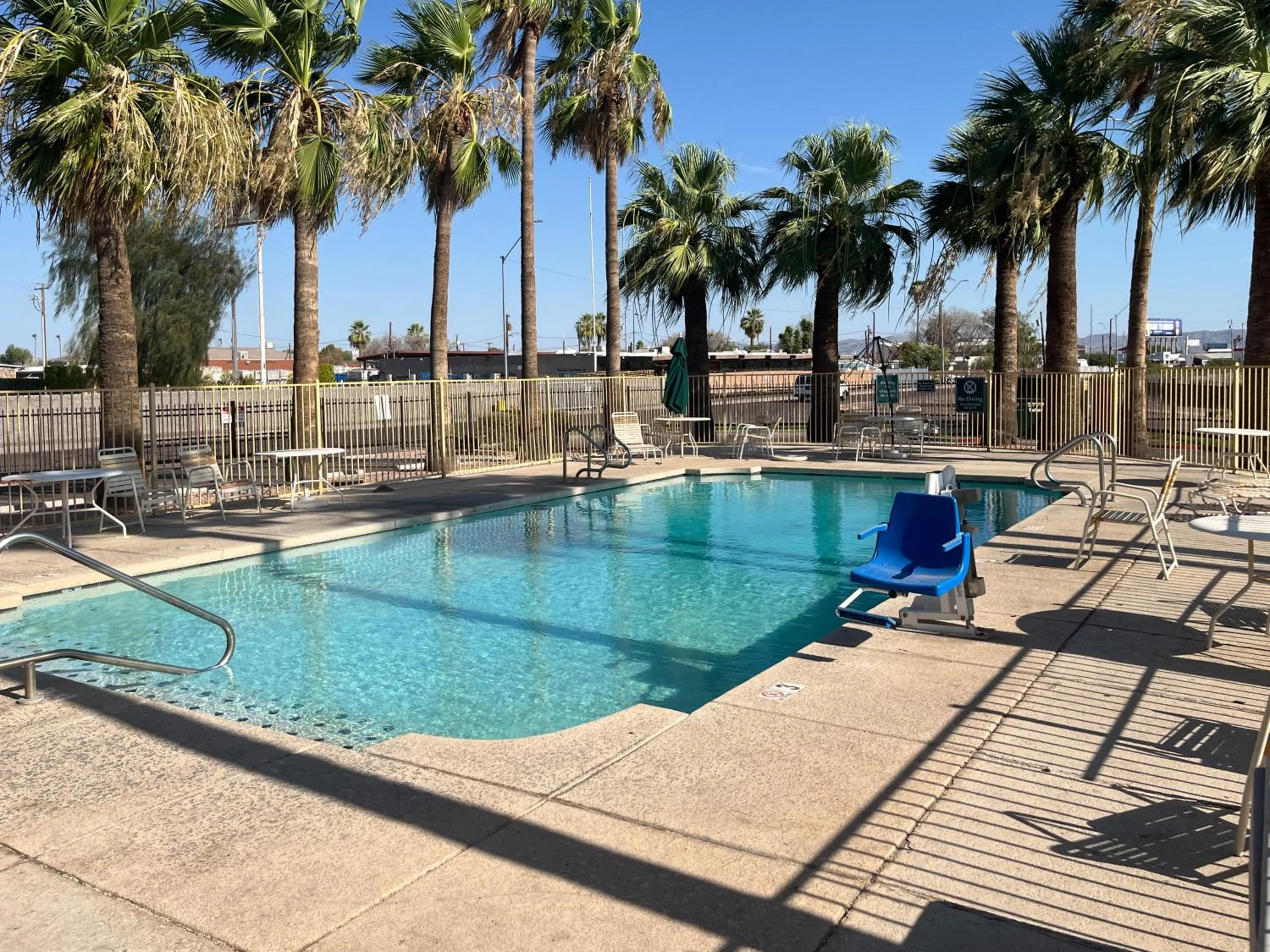 Swimming pool in Studio 6 Phoenix, AZ Midtown