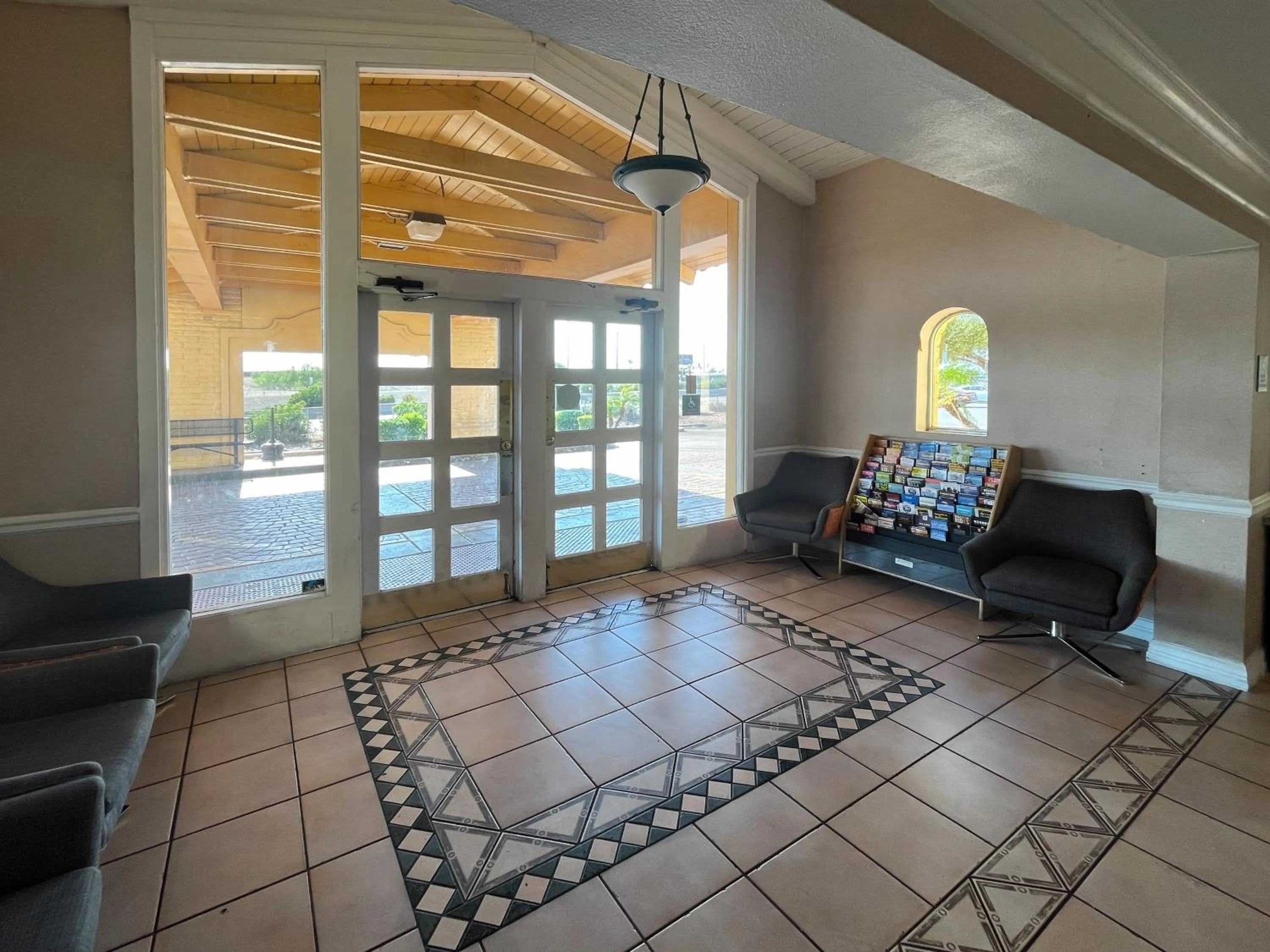 Lobby or reception in Studio 6 Phoenix, AZ Midtown