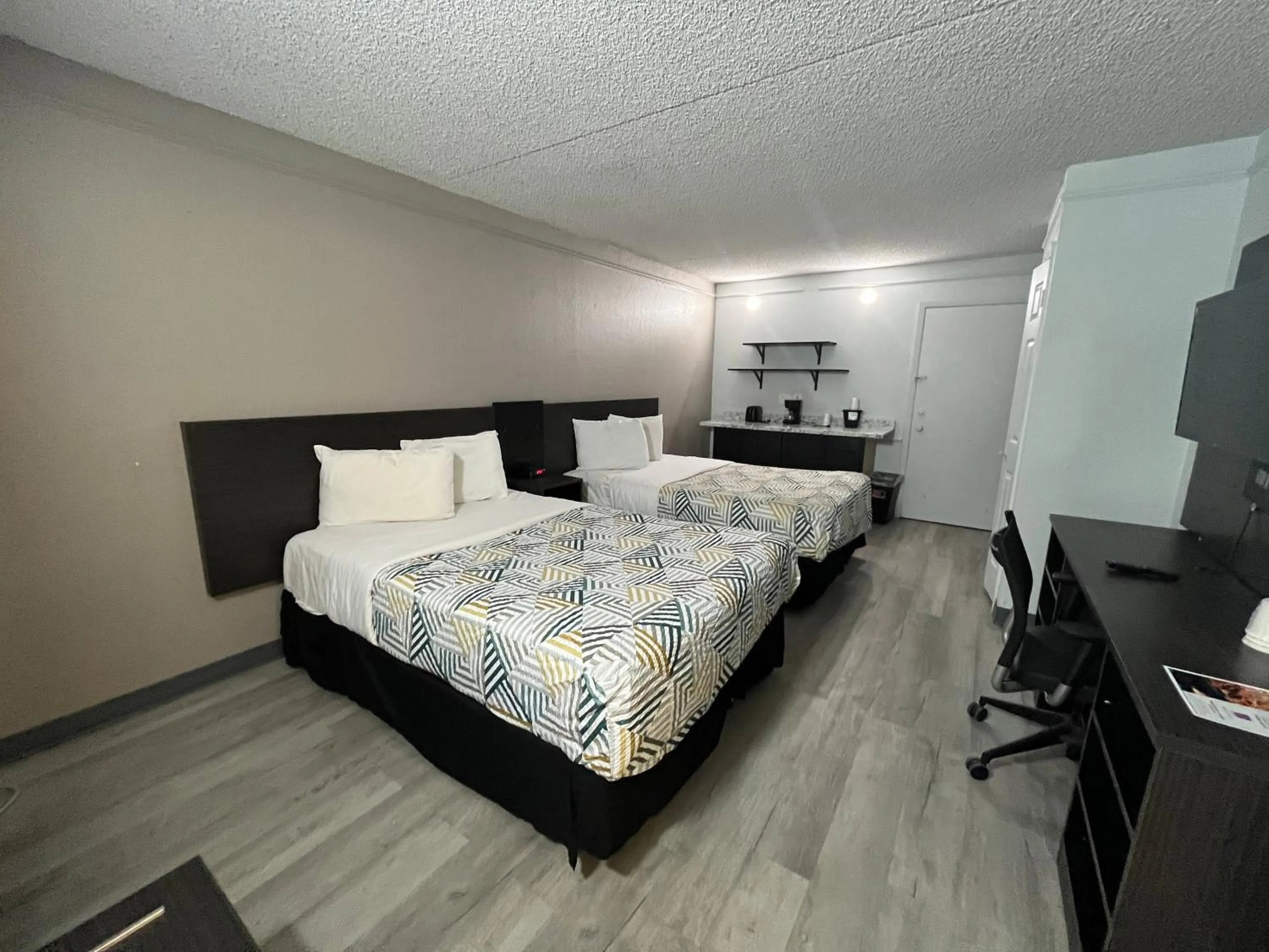 Bed in Studio 6 Phoenix, AZ Midtown