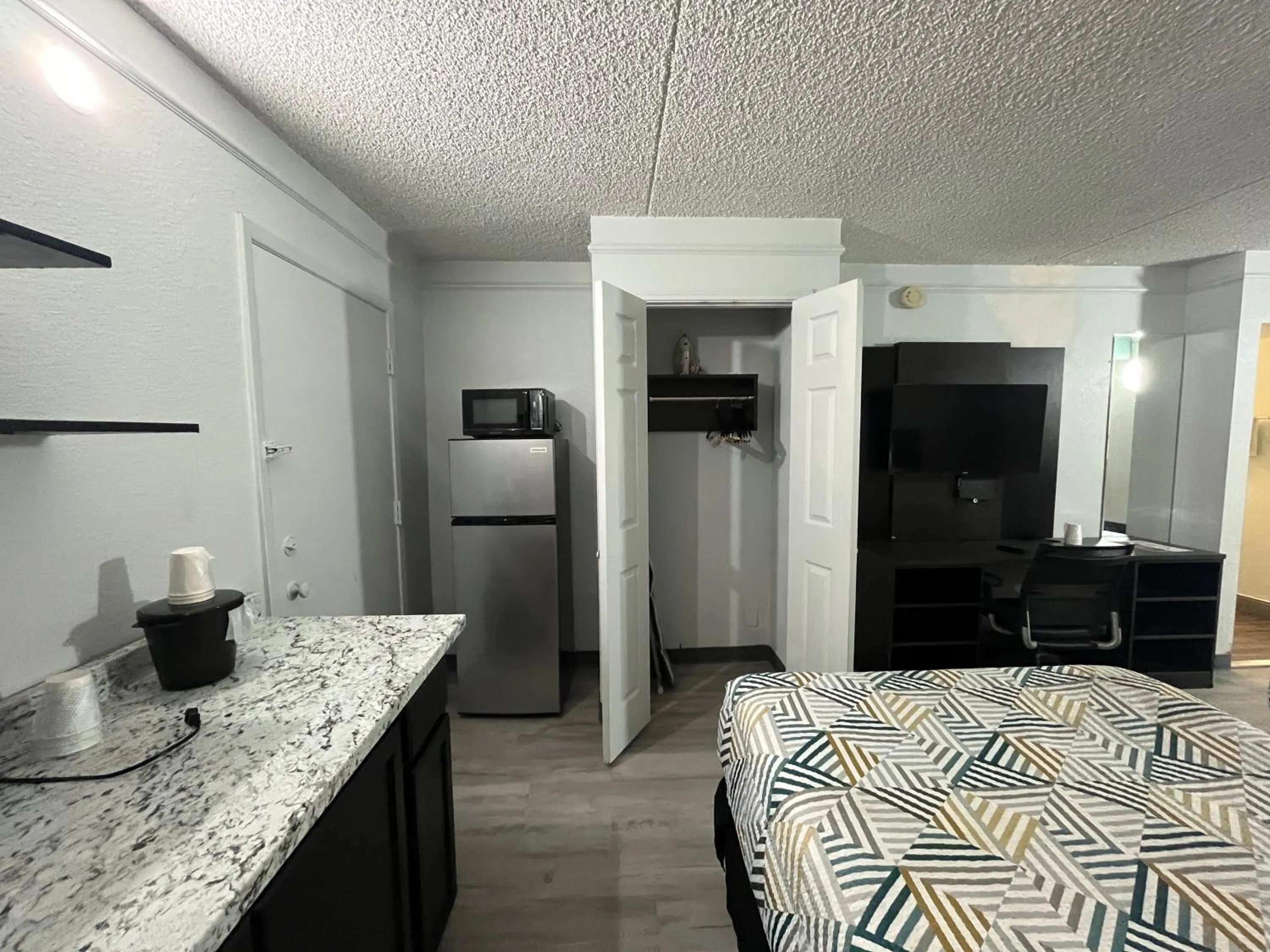 Bed in Studio 6 Phoenix, AZ Midtown