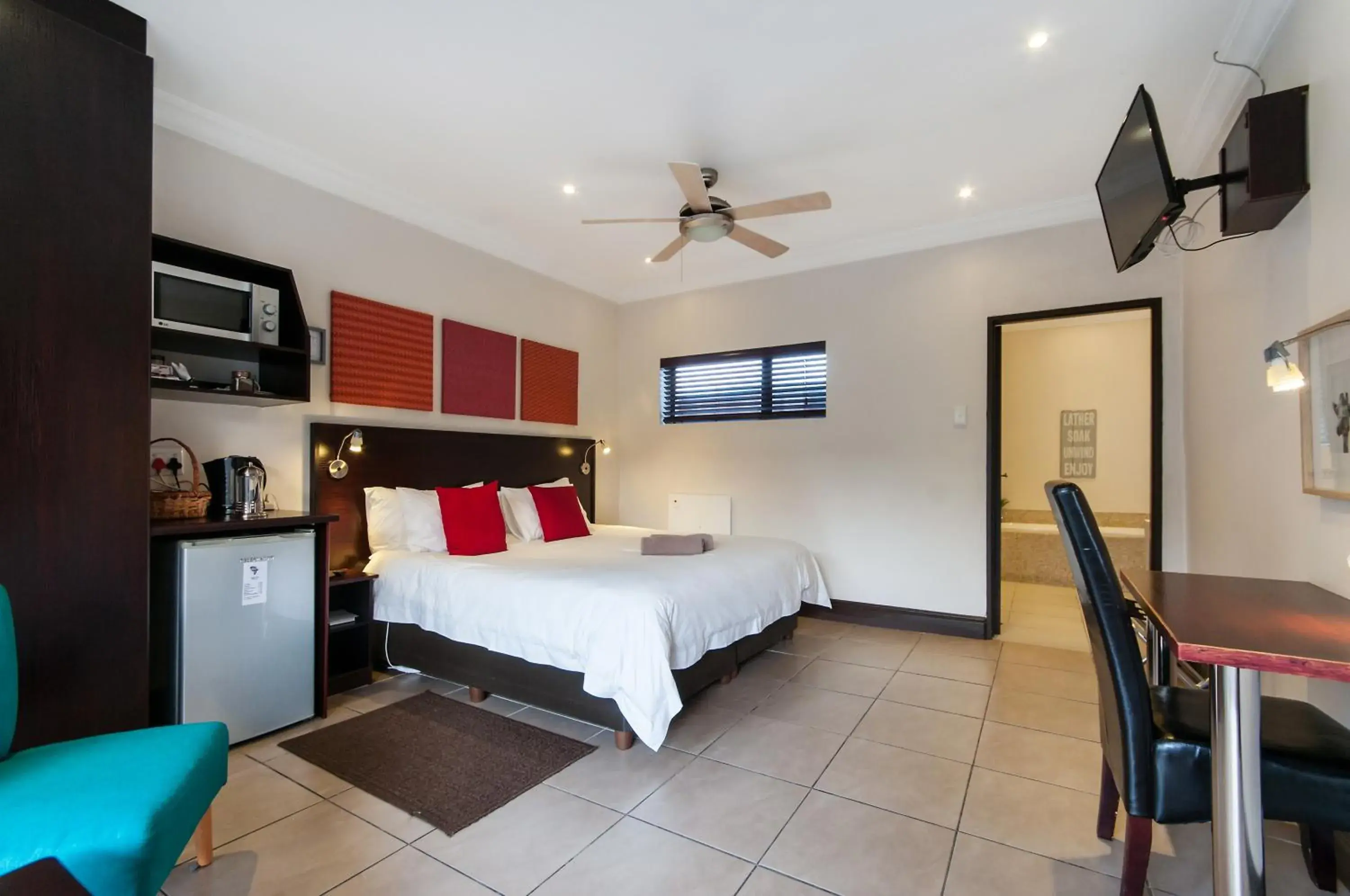 Executive Double Room in Africa Beach B&B Executive Double Room in Africa Beach B&B