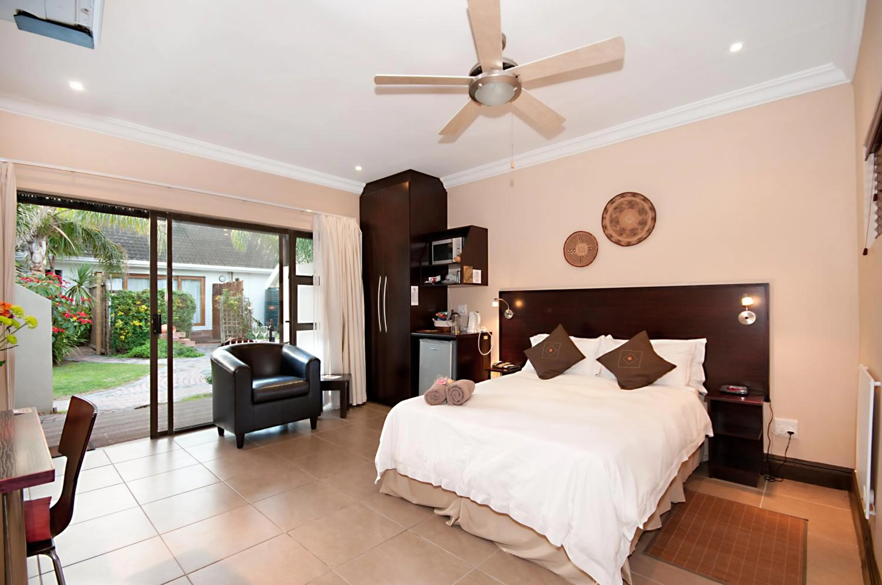 Bedroom, Bed in Africa Beach B&B