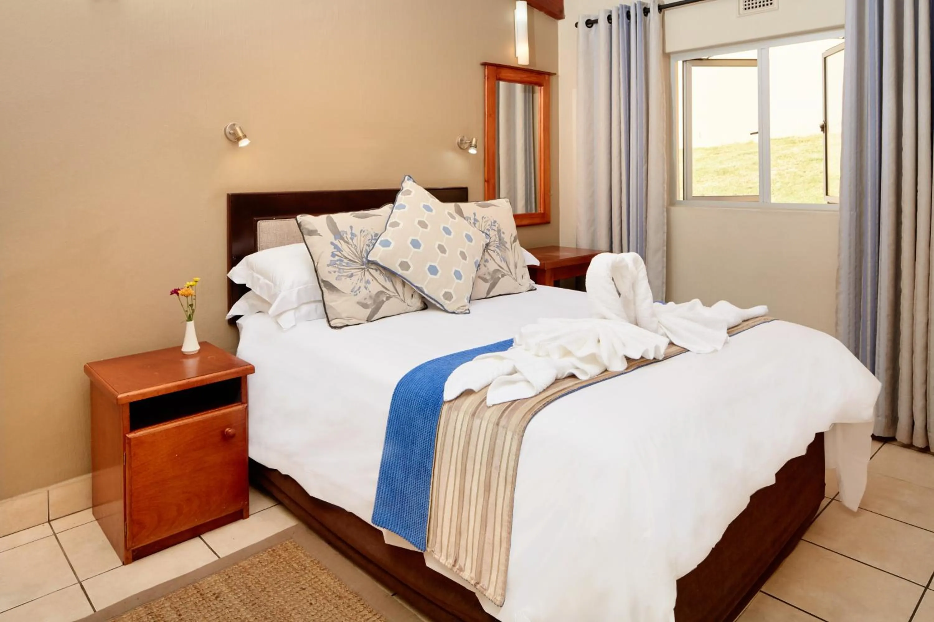 Photo of the whole room in First Group Chaka's Rock Chalets