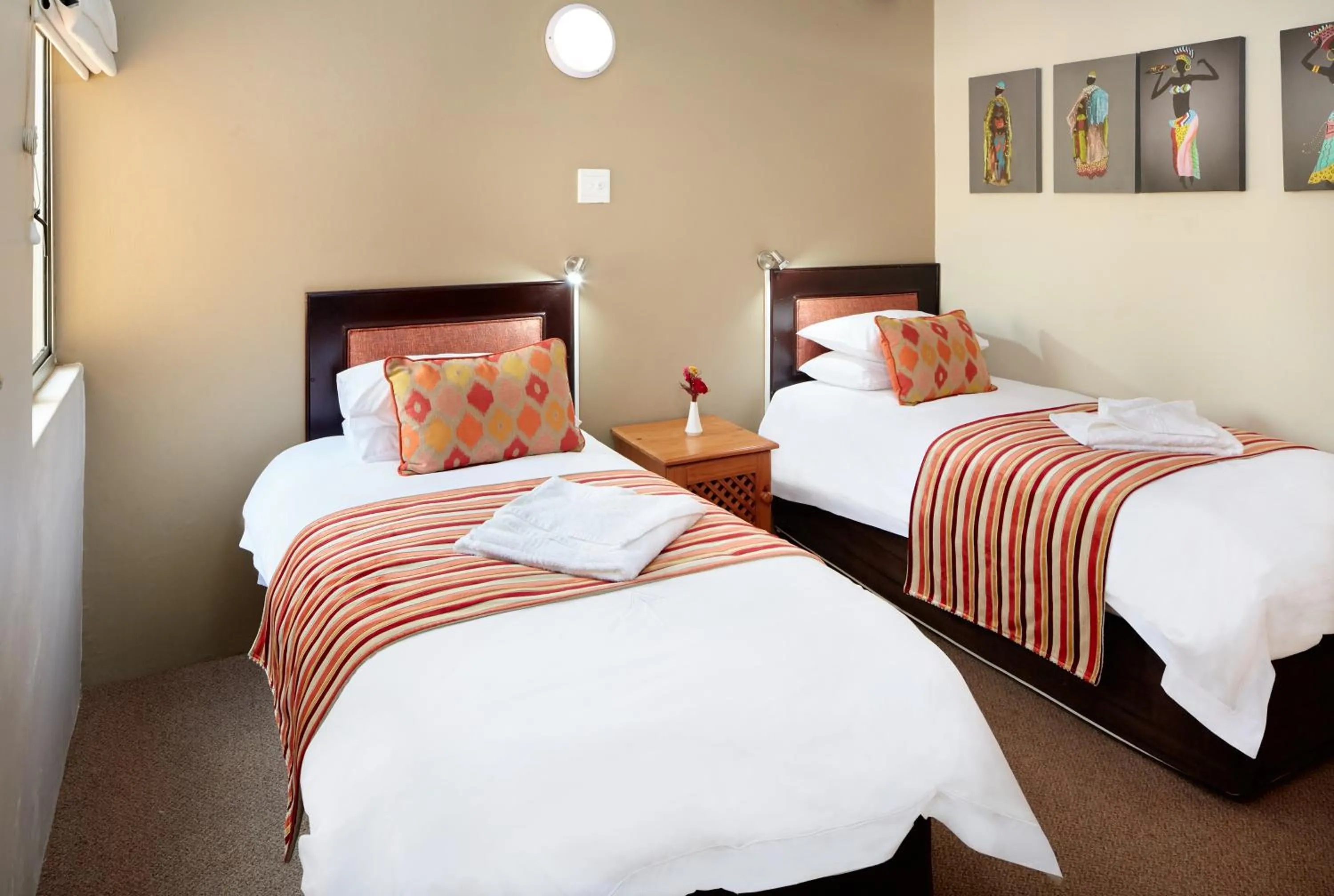 Photo of the whole room in First Group Chaka's Rock Chalets