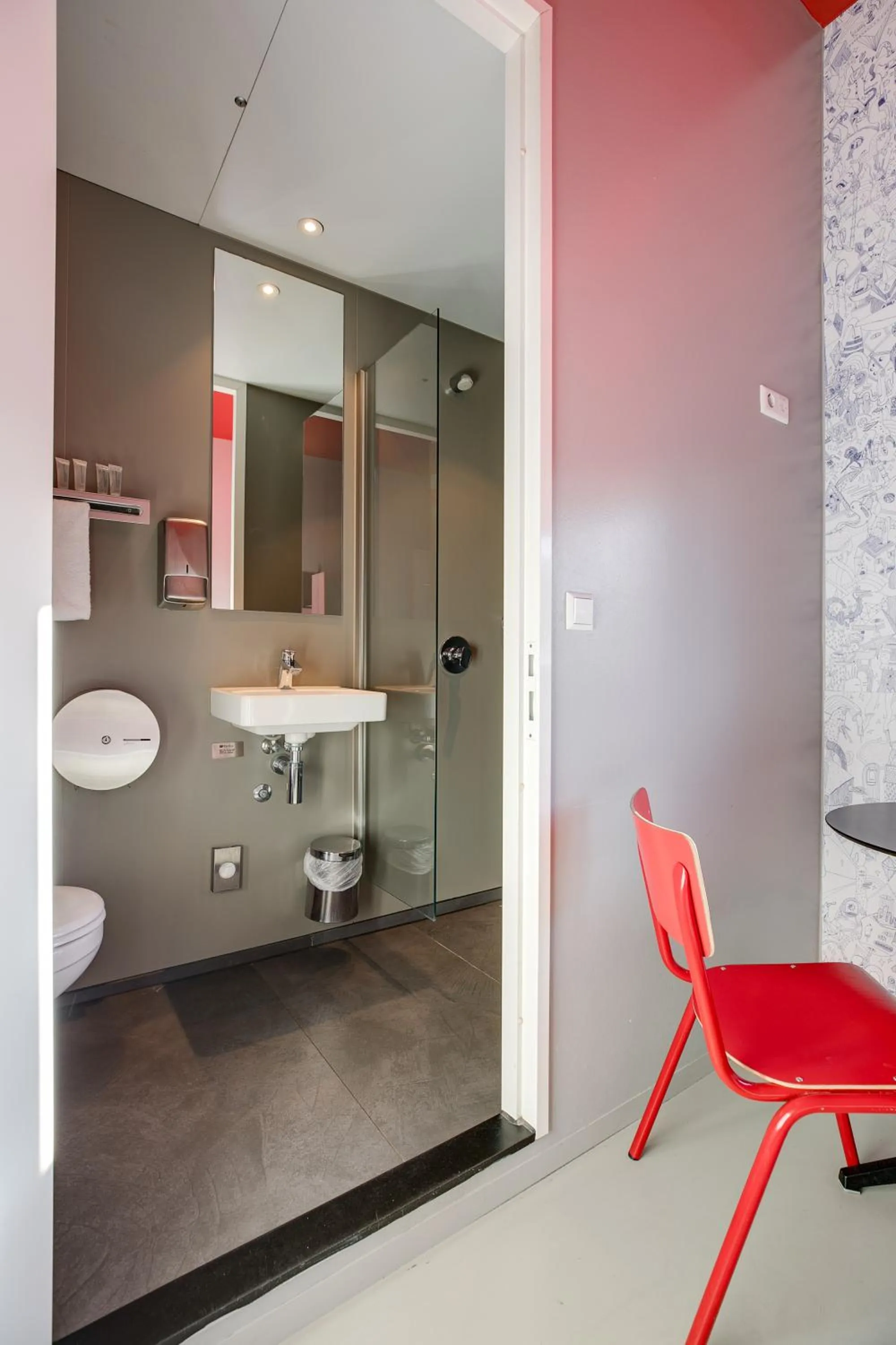 Bathroom in ClinkNOORD Hostel