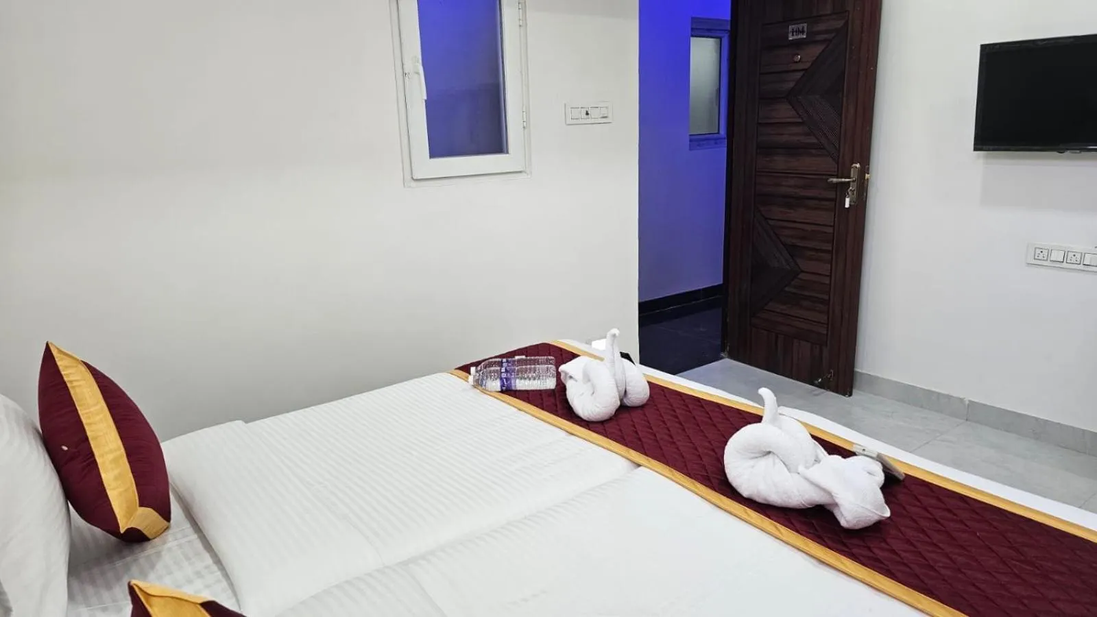 Bed in MetroResidency com