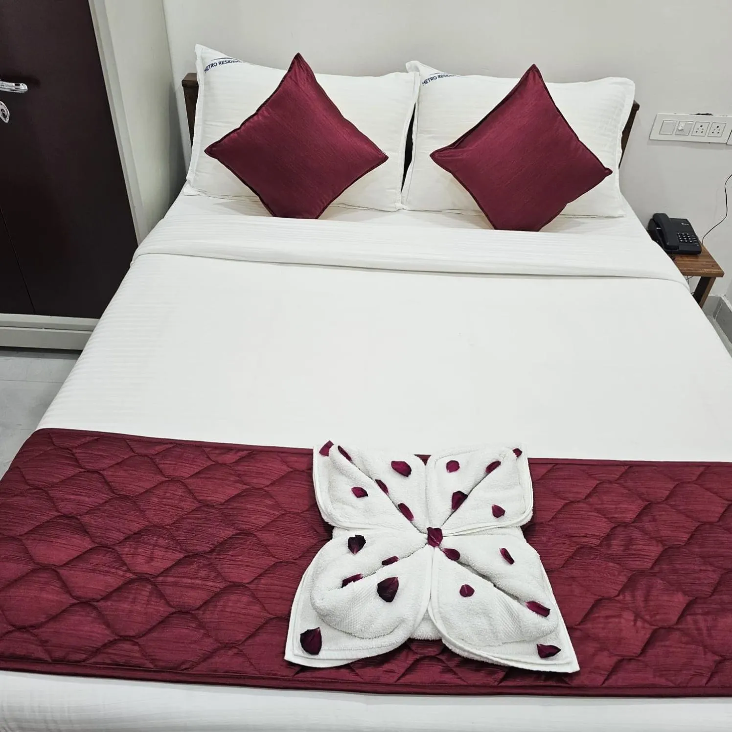 Bedroom, Bed in MetroResidency com