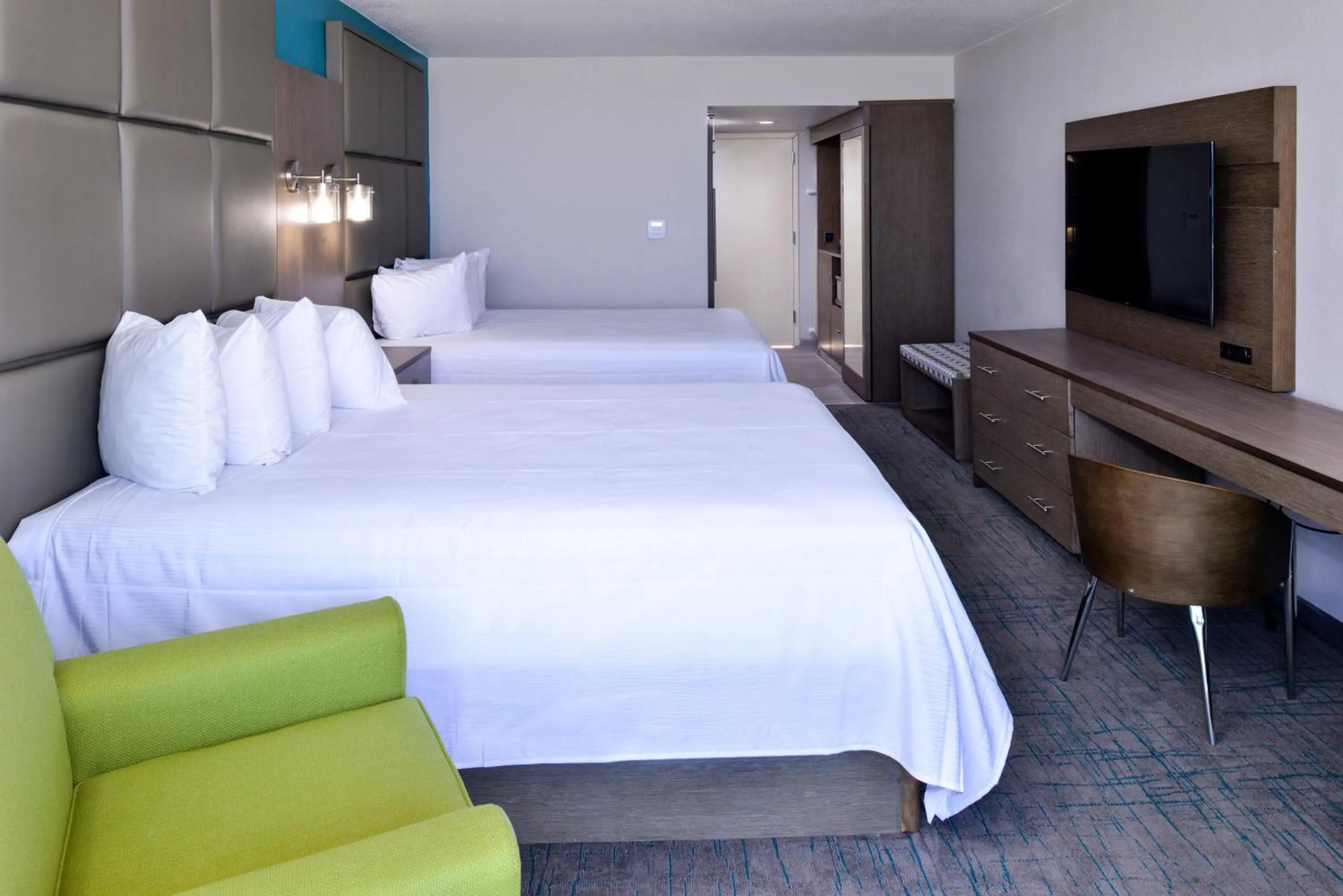 Photo of the whole room, Bed in Cabana Shores Hotel