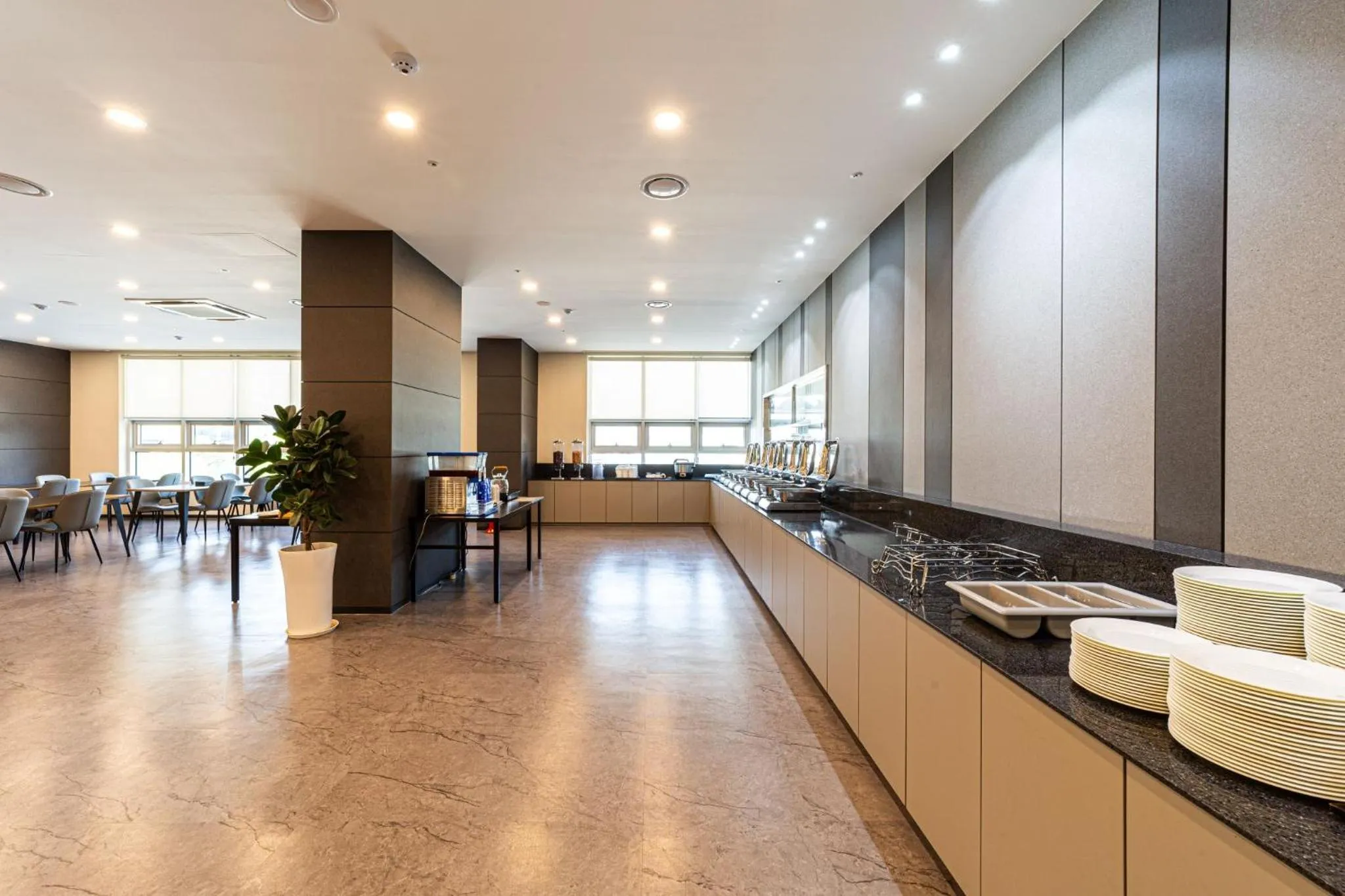 Restaurant/places to eat in Bella Stay