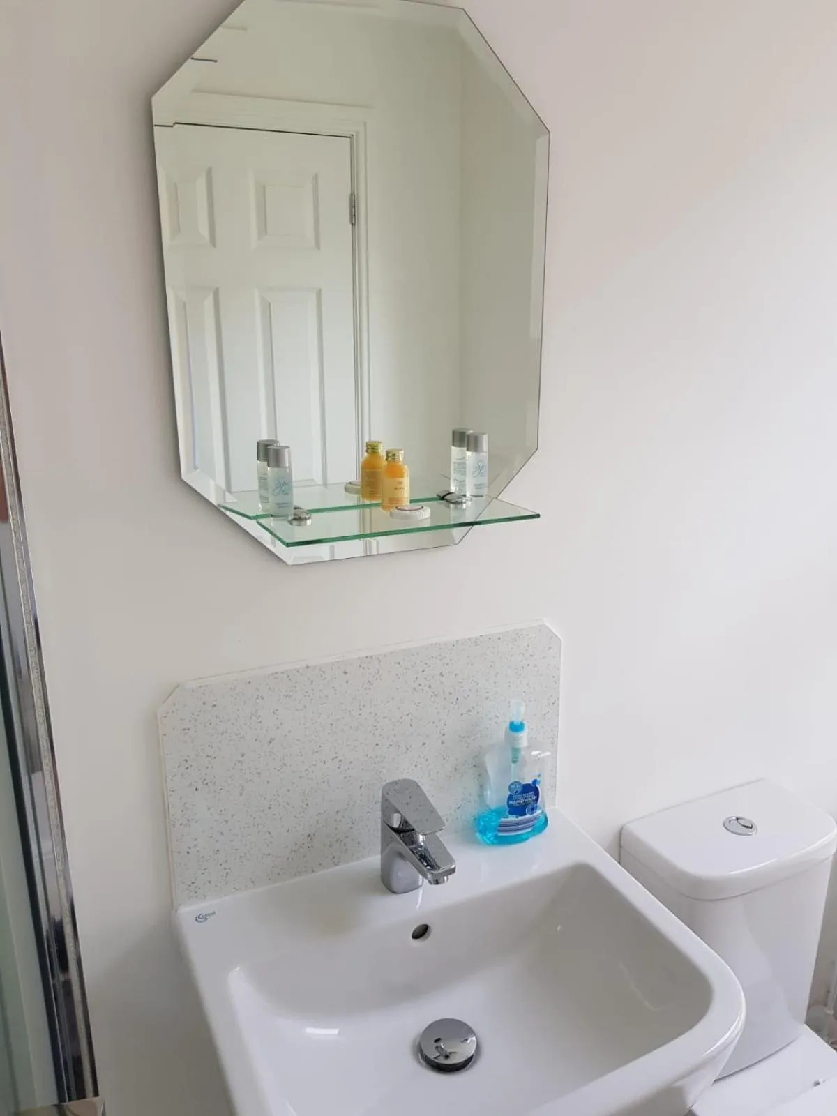 Bathroom in OYO Minerva Guesthouse
