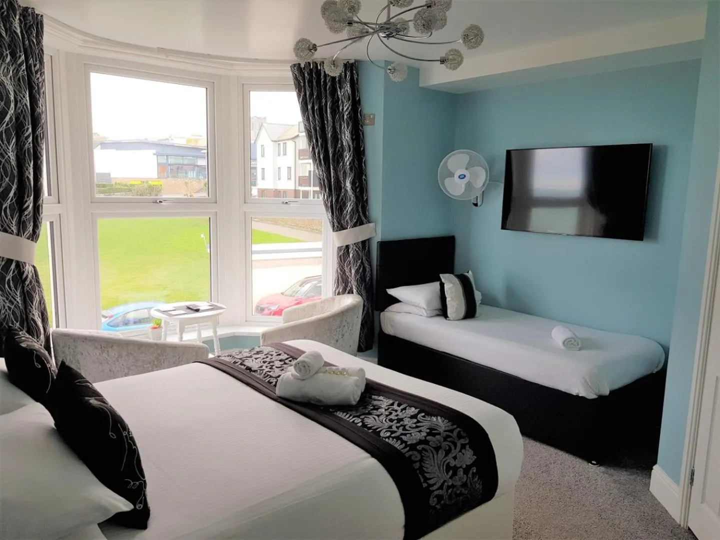 Bed in OYO Minerva Guesthouse