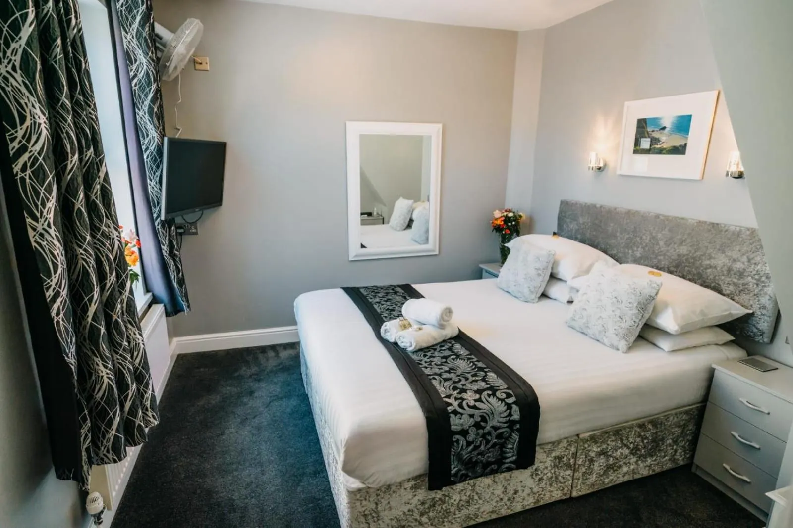 Bed in OYO Minerva Guesthouse