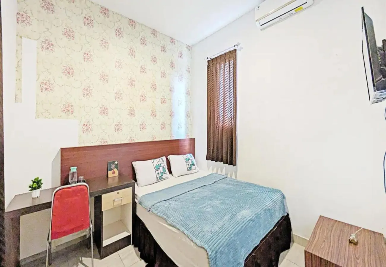 Bedroom, Bed in 99 Guest House