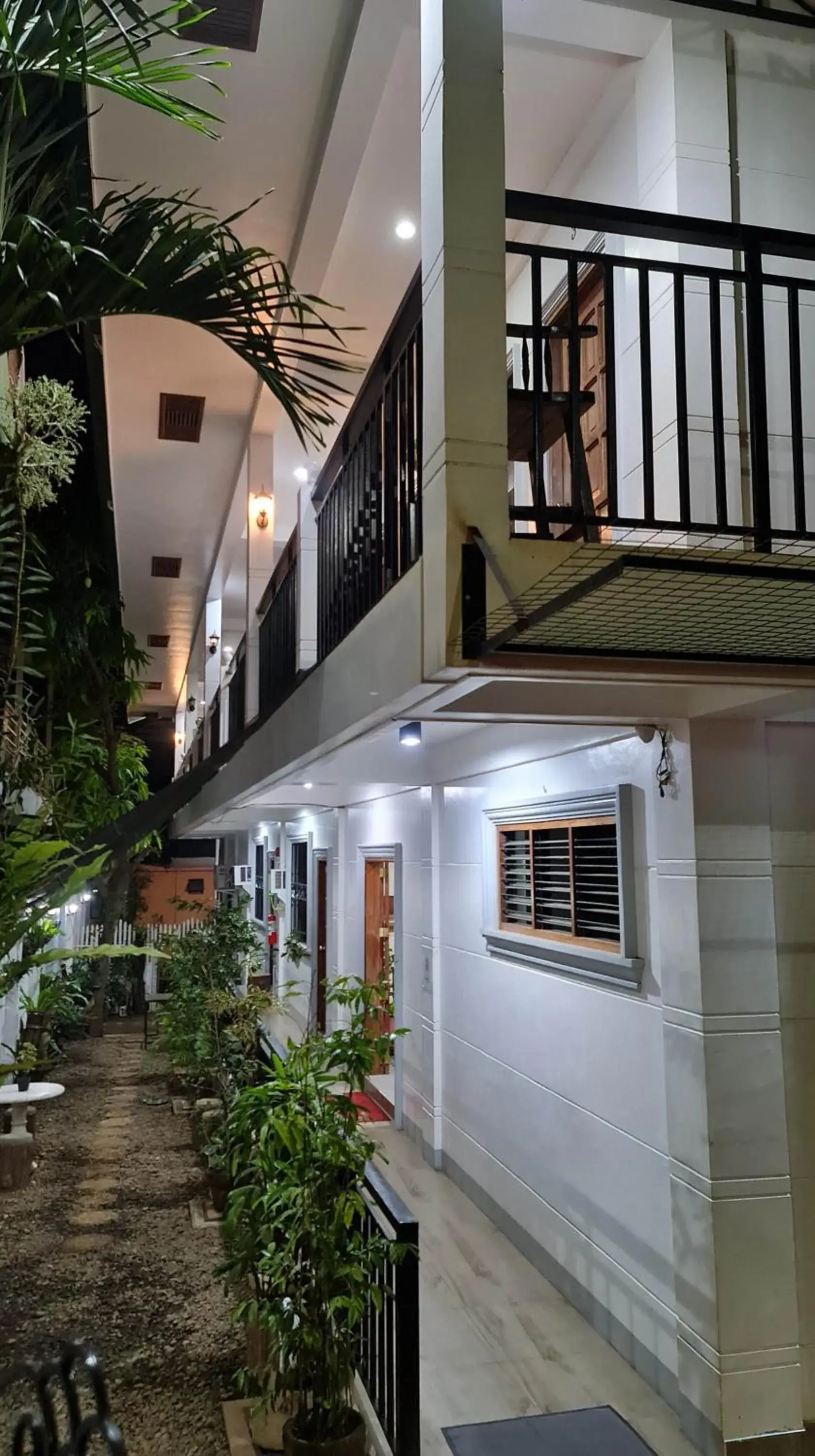 Basic Triple Room with Shared Bathroom in Roccksar Pension House Basic Triple Room with Shared Bathroom in Roccksar Pension House